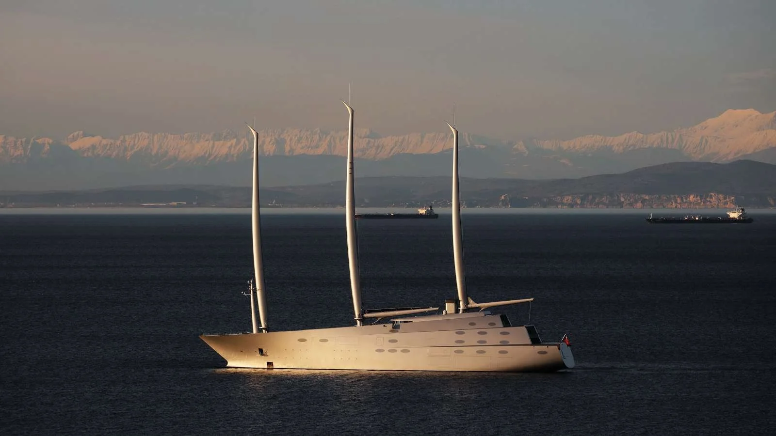  Jahta Sy A v lasti oligarha Andreja Melničenka v Koprskem zalivu novembra 2021. Foto: Daniel Novakovič/STA 