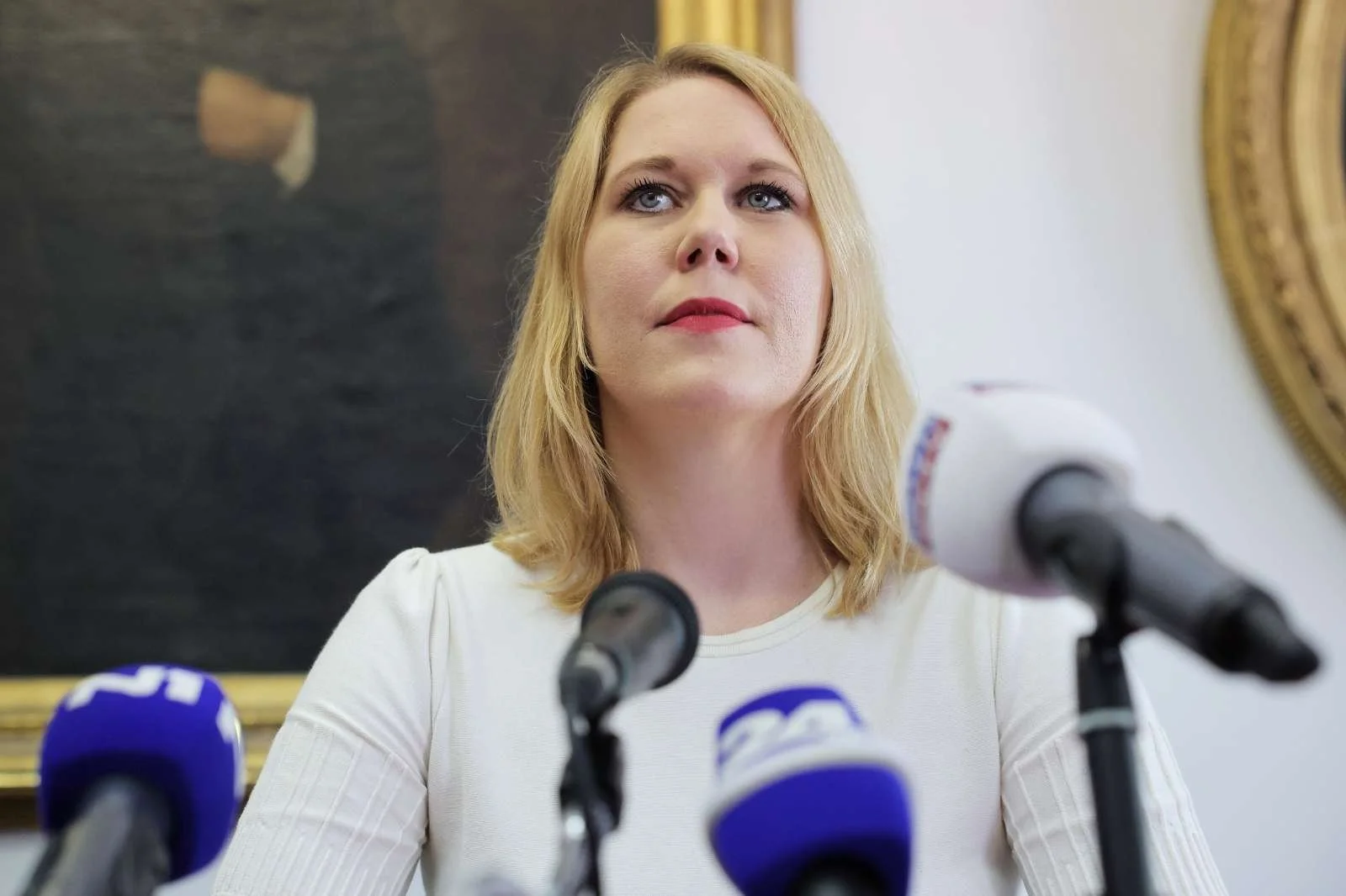  Filozofinja   Nina Krajnik je predsedniško kandidaturo napovedala junija v dvorani Slovenske matice. Foto: Daniel Novakovič/STA 