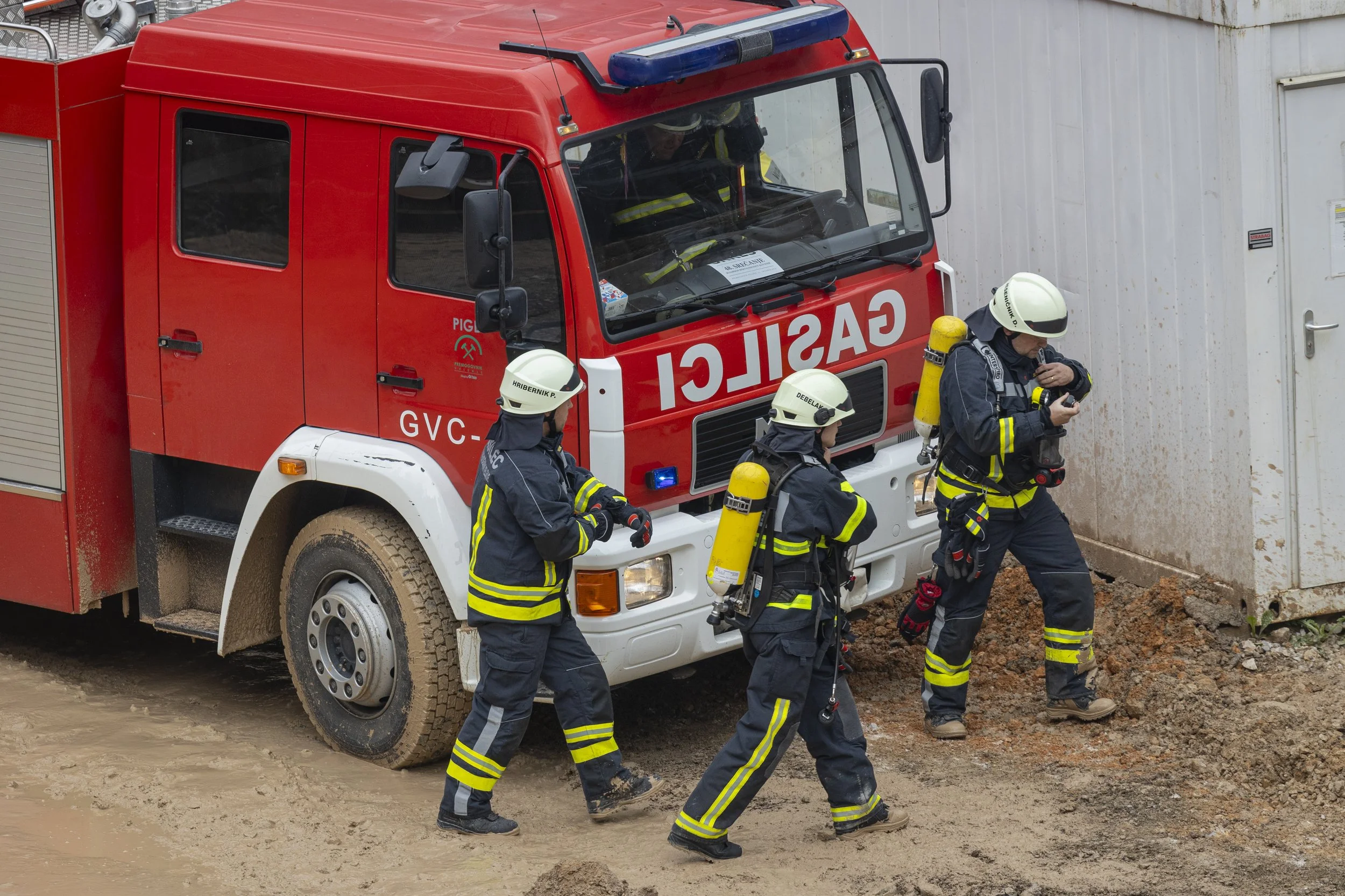 Po podatkih portala uprave za zaščito in reševanje so gasilci zaradi požarov na sredstvih cestnega prometa letos izvedli 600 intervencij. Foto: Bor Slana/STA 