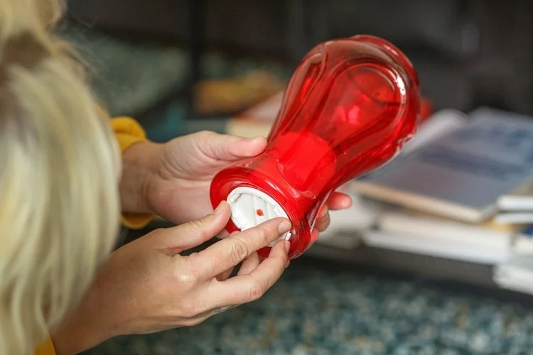  The candle was thrown away at the beginning of November at the Žale cemetery in Ljubljana. It later reached the Plastikon company in Jesenice, where it remained at the time of publication. Photo: Matej Povše 