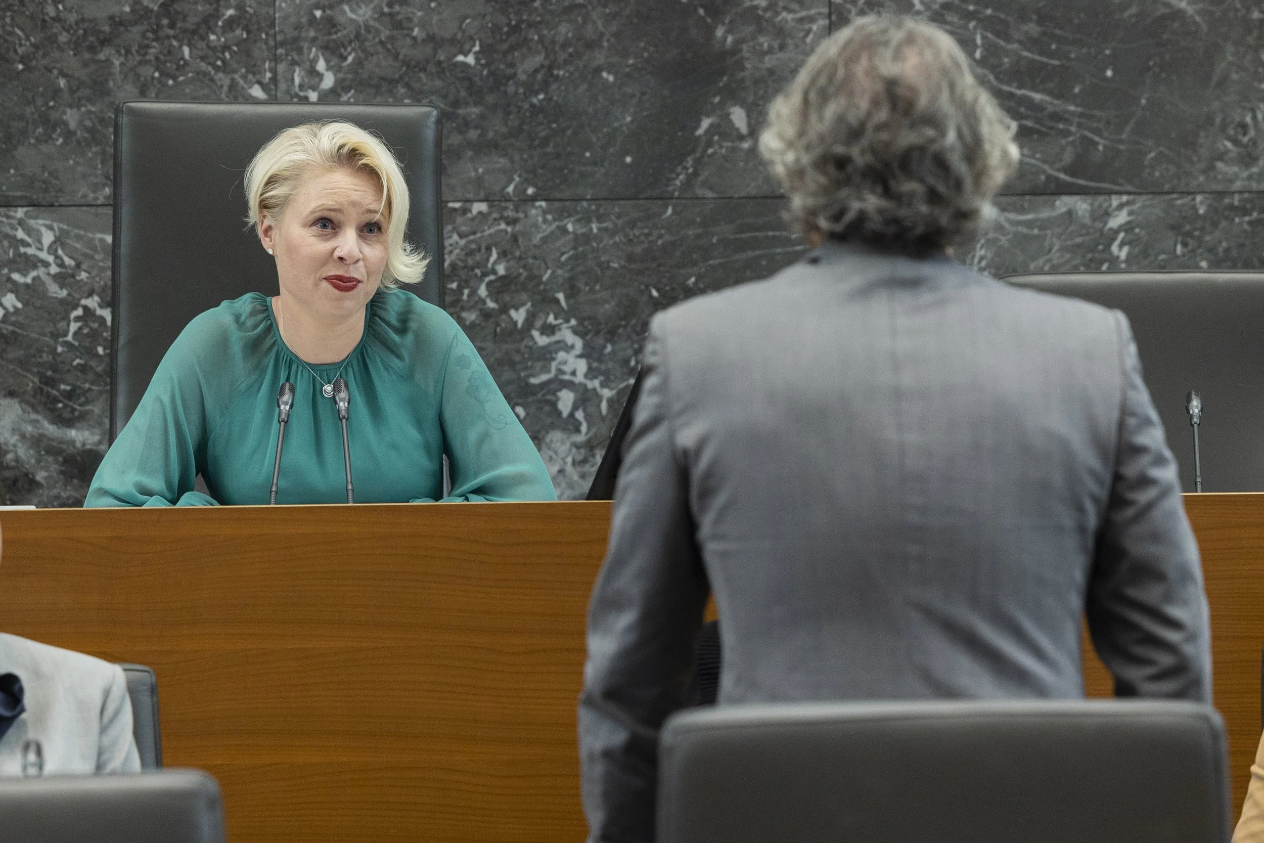  &nbsp;Predsednica državnega zbora Urška Klakočar Zupančič je 8. decembra v oddaji Tarča med drugim utemeljevala, da vlada Roberta Goloba ni izvajala političnega pritiska na policijo. Foto: Daniel Novakovič/STA 