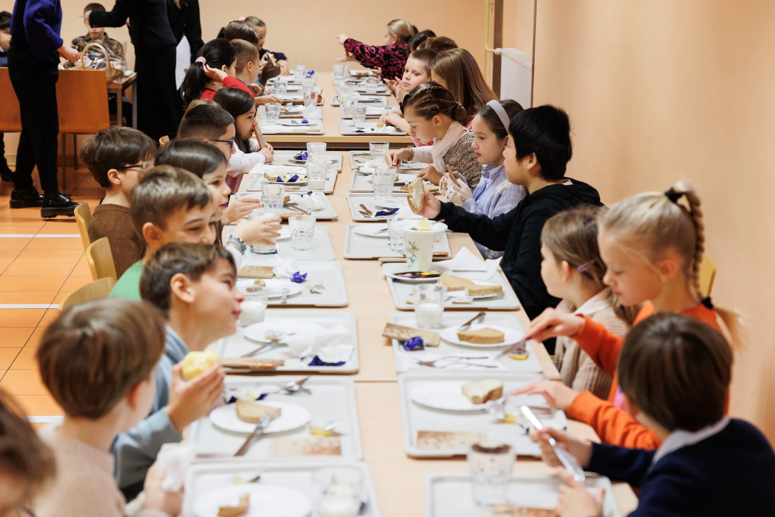  Po zakonu o organizaciji in financiranju vzgoje in izobraževanja so cilji vzgojno-izobraževalnega sistema med drugim vzgoja za medsebojno strpnost, razvijanje zavesti o enakopravnosti spolov in spoštovanju drugačnosti, sodelovanje z drugimi ter spoštovanje otrokovih in človekovih pravic in temeljnih svoboščin.   Foto: Nebojša Tejić/STA 
