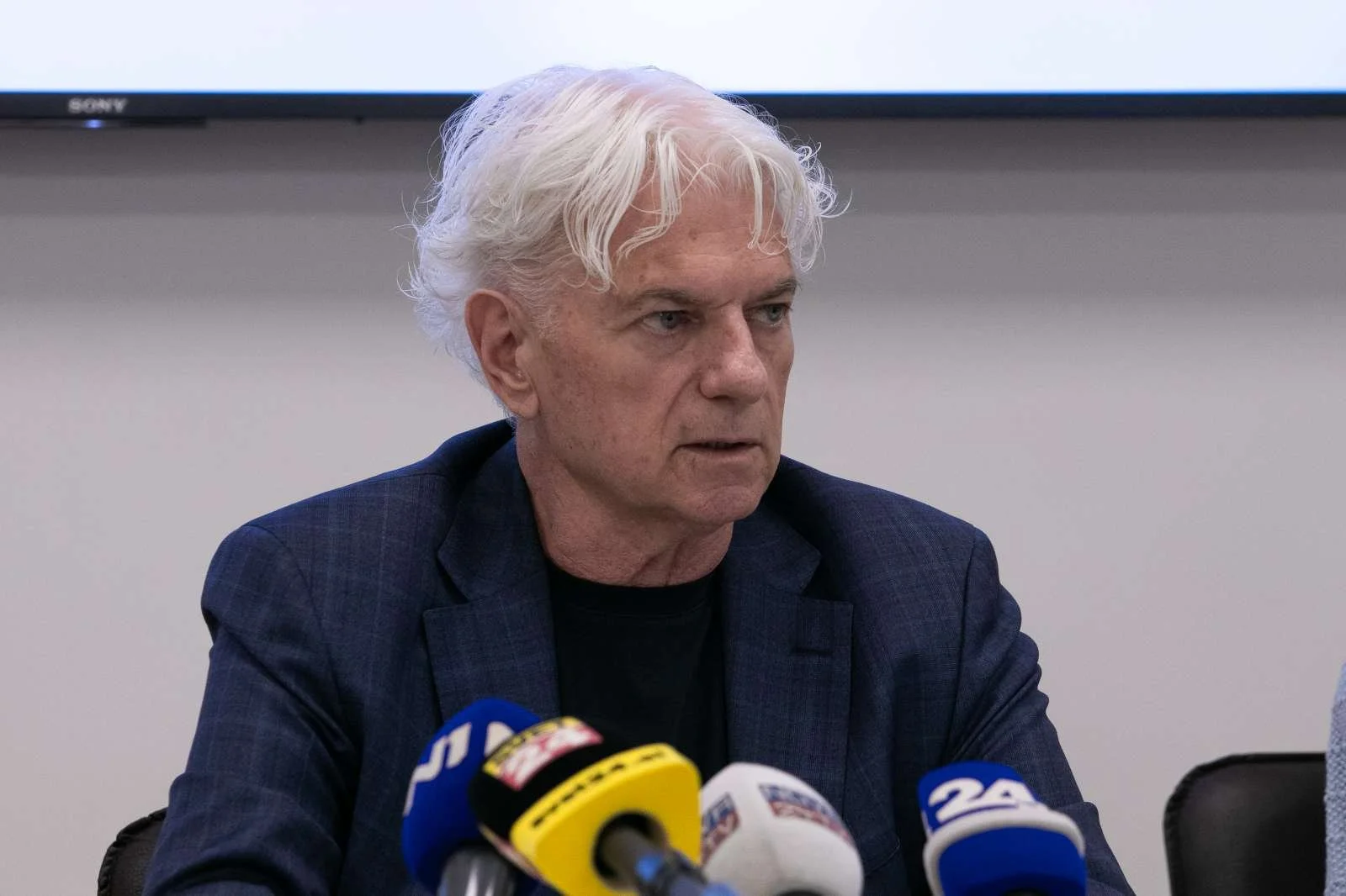  Direktor ljubljanske psihiatrične klinike Bojan Zalar na tiskovni konferenci, na kateri je odgovarjal na očitke o domnevnem nasilju zaposlenih nad pacienti v tej bolnišnici. Foto: Nace Hočevar/STA 