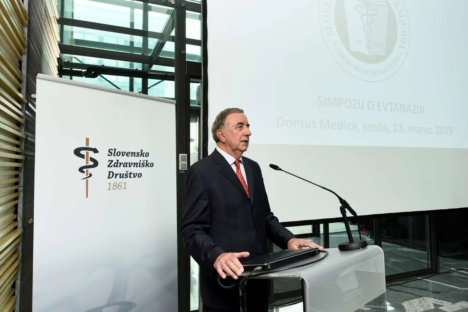  Pavel Poredoš na odprtju simpozija o evtanaziji, ki sta ga leta 2019 organizirala slovensko zdravniško društvo in slovenska medicinska akademija. Foto: Tamino Petelinšek/STA 