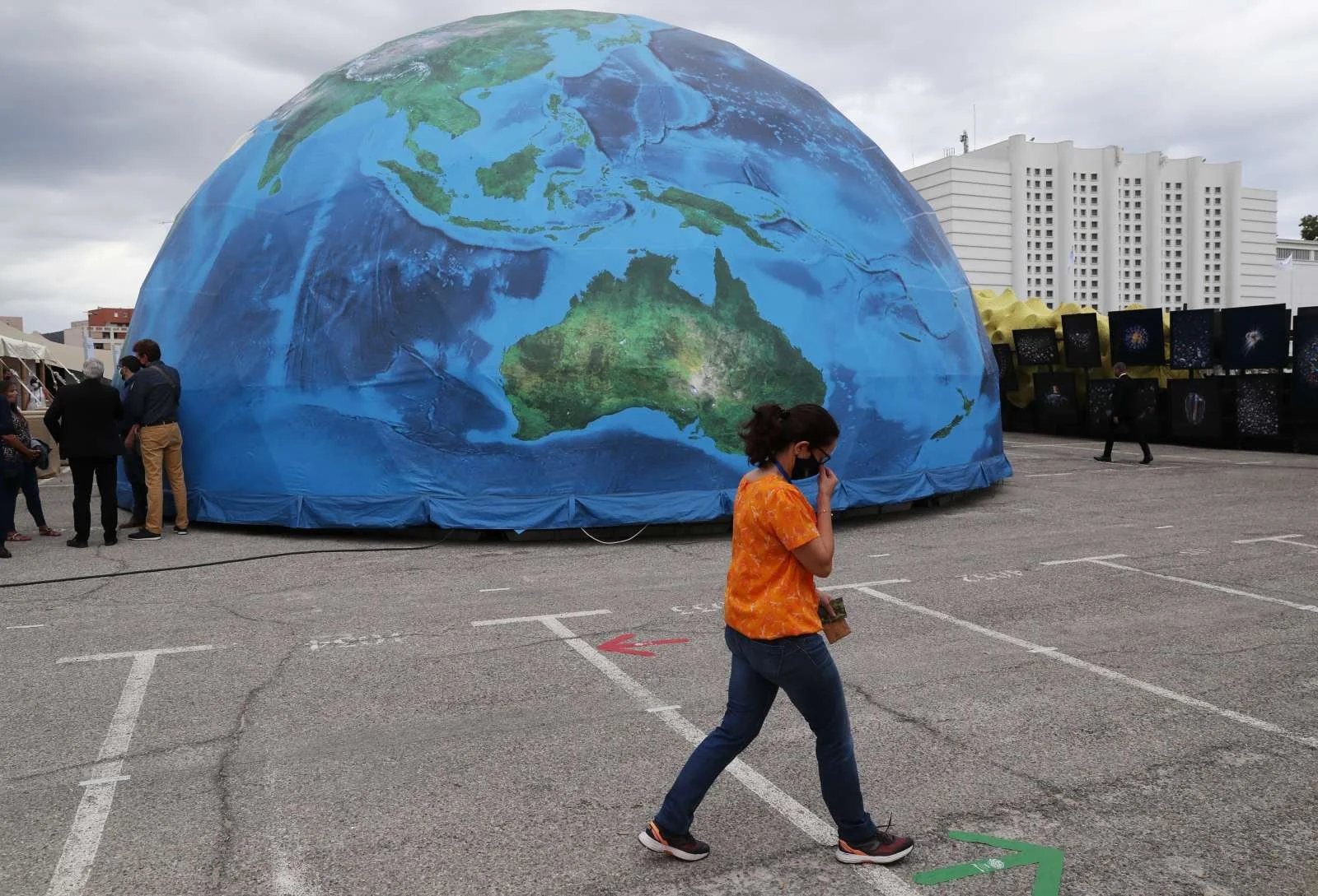  Po poročilu medvladnega panela za podnebne spremembe iz marca letos ljudje z visokim socialno-ekonomskim položajem nesorazmerno veliko prispevajo k izpustom toplogrednih plinov, a hkrati lahko tudi največ pripomorejo k njihovemu zmanjšanju. Foto: Xinhua/STA 