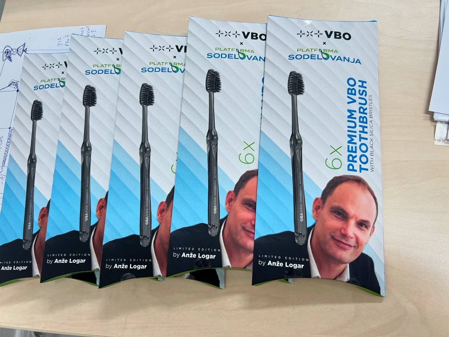  Fotografija, kot kaže idejnih, zobnih ščetk s facebook profila Digitalno zobozdravstvo VBO.  