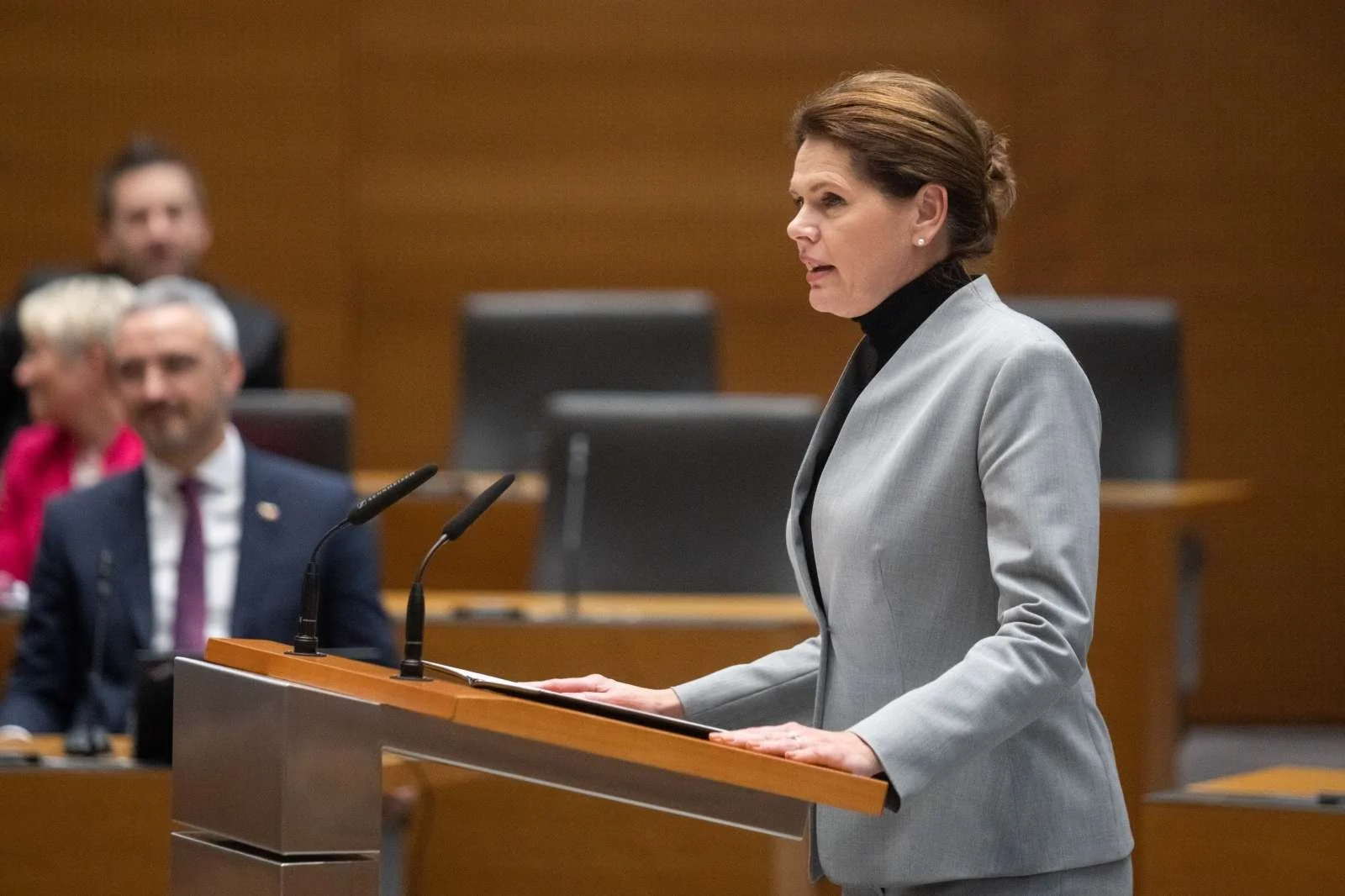  Ministrstvo za okolje in prostor pričakuje zgraditev povezave od Novega mesta do priključka Osredek do oktobra 2027, dokončanje celotne tretje razvojne osi – jug pa do leta 2028. Foto: Boštjan Podlogar/STA 