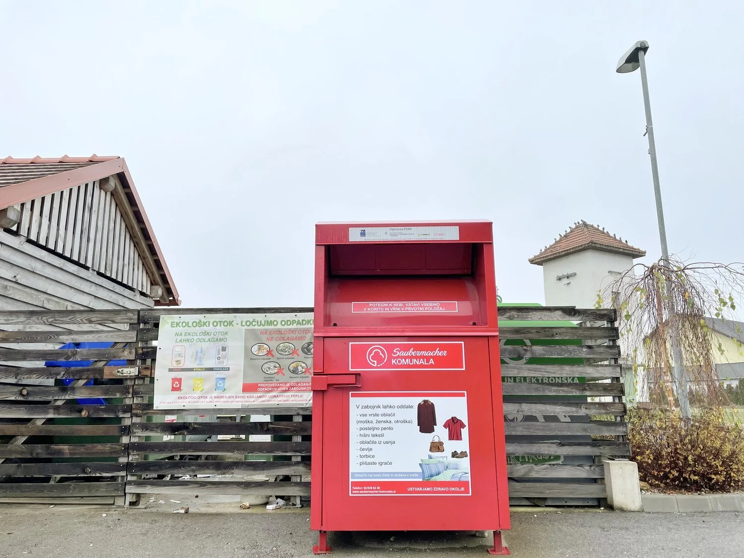  A damaged textile waste container in Moravske Toplice. Photo: Oštro 