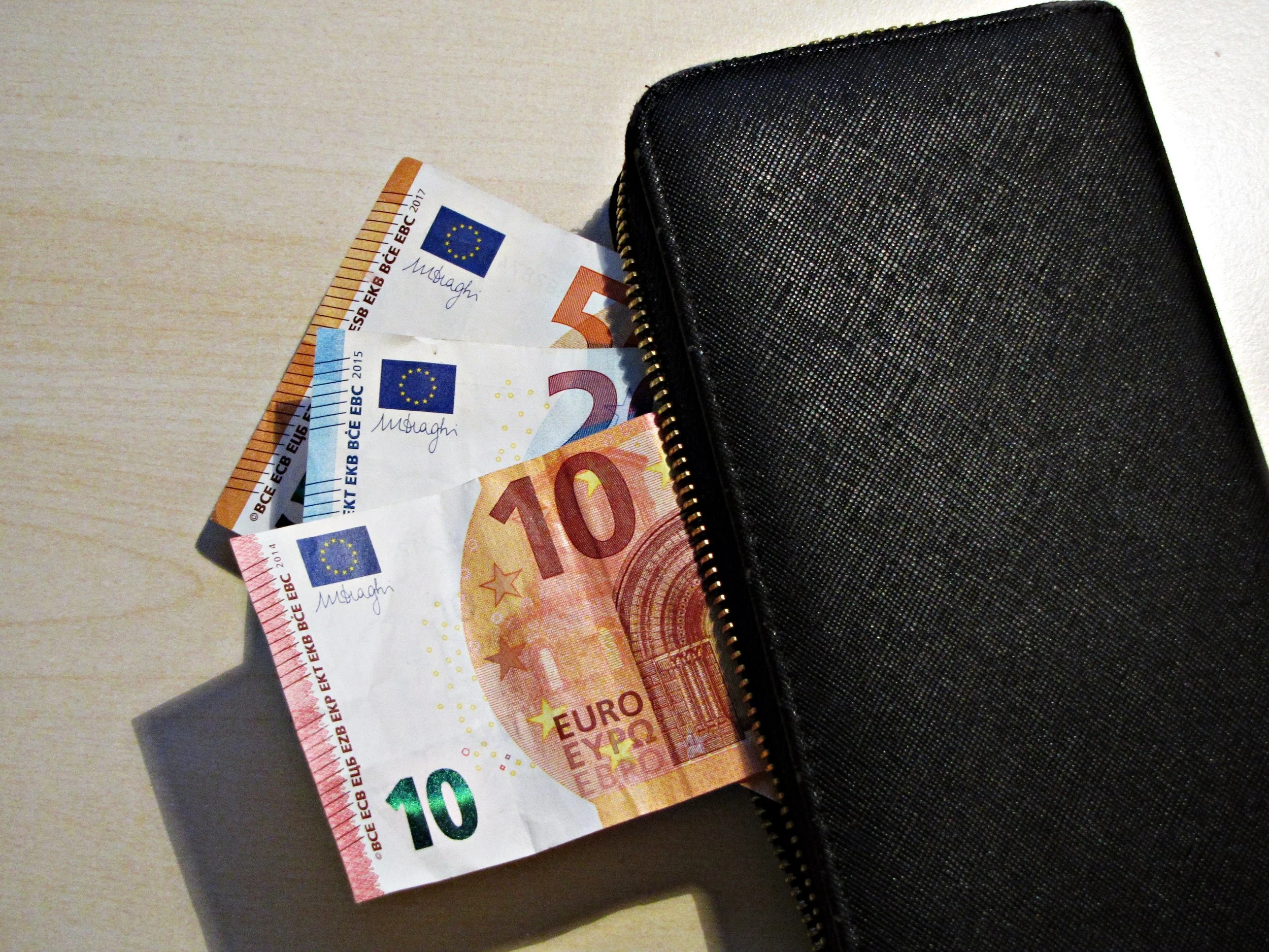  Po podatkih Eurostata so bile lani cene potrošniškega blaga in storitev v EU najvišje na Danskem, najnižje pa v Bolgariji. Foto: Kaja Šoštarec/STA 