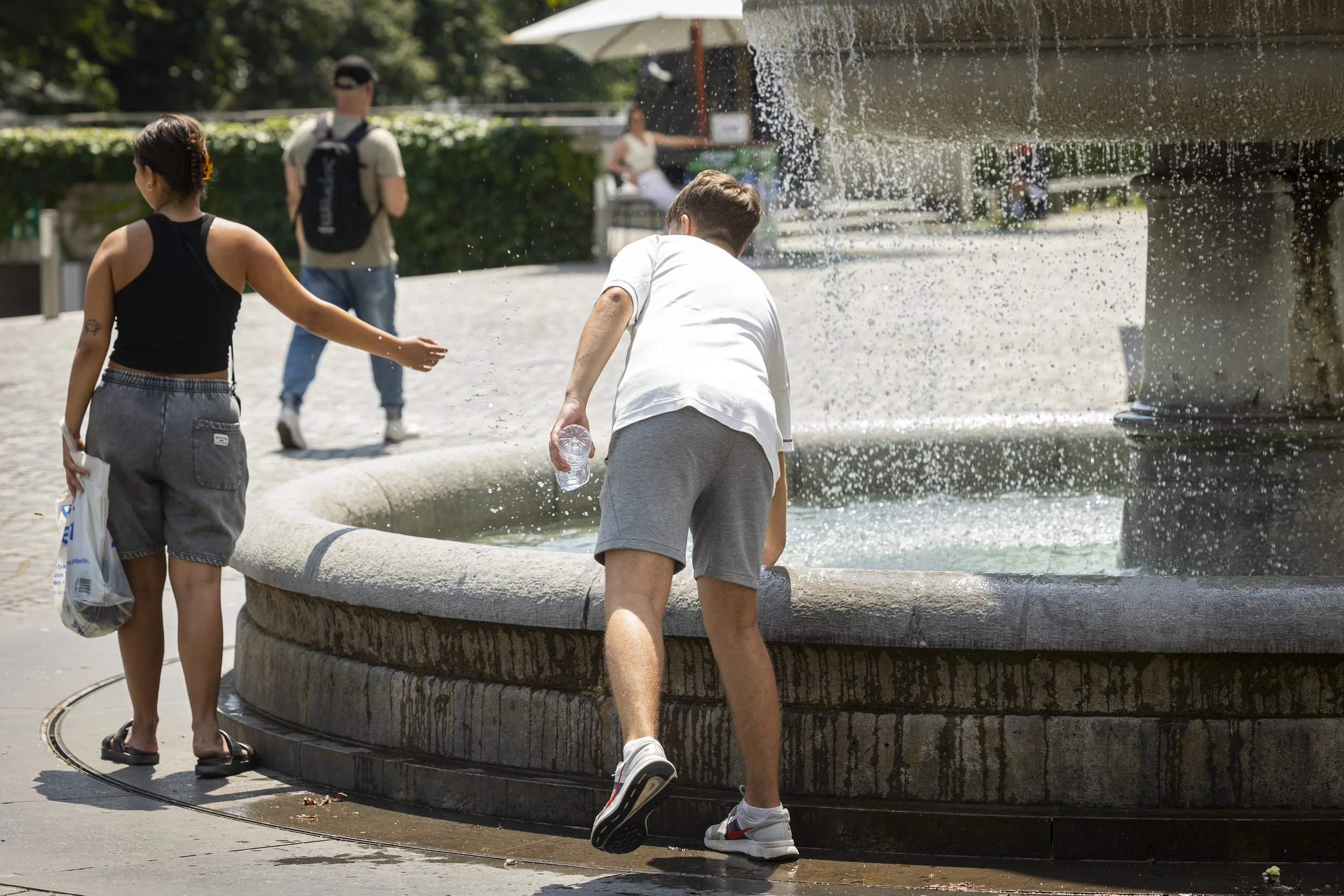  Po podatkih evropske agencije za okolje je zaradi ekstremnih vremenski dogodkov v zadnjih 40 letih po Evropi umrlo od 85 tisoč do 145 tisoč ljudi. Več kot 85 odstotkov teh smrti je bilo posledica vročinskih valov.* Foto: Bor Slana/STA 