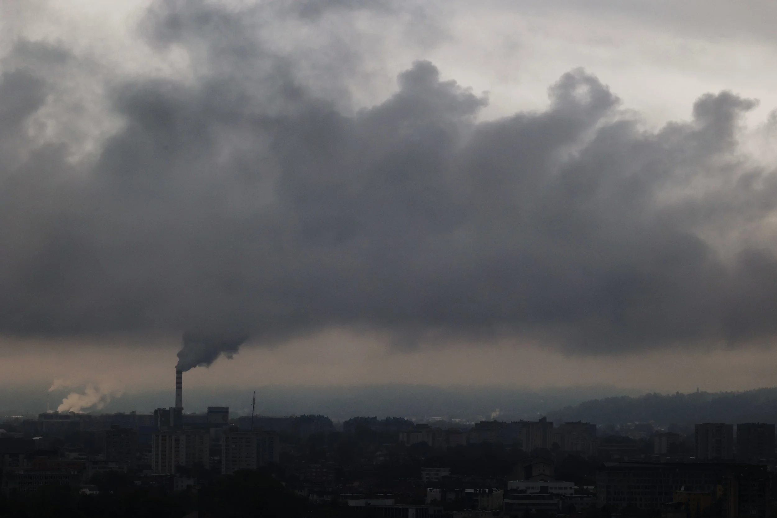  Po podatkih ameriške uprave za oceane in ozračje raven CO2 v ozračju od začetka sodobnih meritev leta 1958 stalno narašča, lani pa je bila najvišja doslej. Foto: Daniel Novakovič/STA 