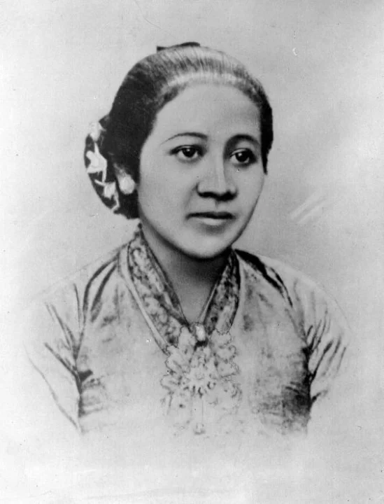 Portret van Raden Ajeng Kartini gemaakt rond 1900, collectie Tropenmuseum.