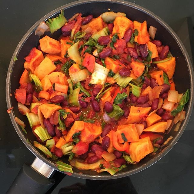 One of my favourites! Sweet potato chilli. Contains everything you need in the one pan. Protein (kidney beans) carbs (sweet potato) and plenty of vegetables flavoured with fresh coriander. Colourful, nutritious and very tasty 🙂#mealsinonepan#veganme