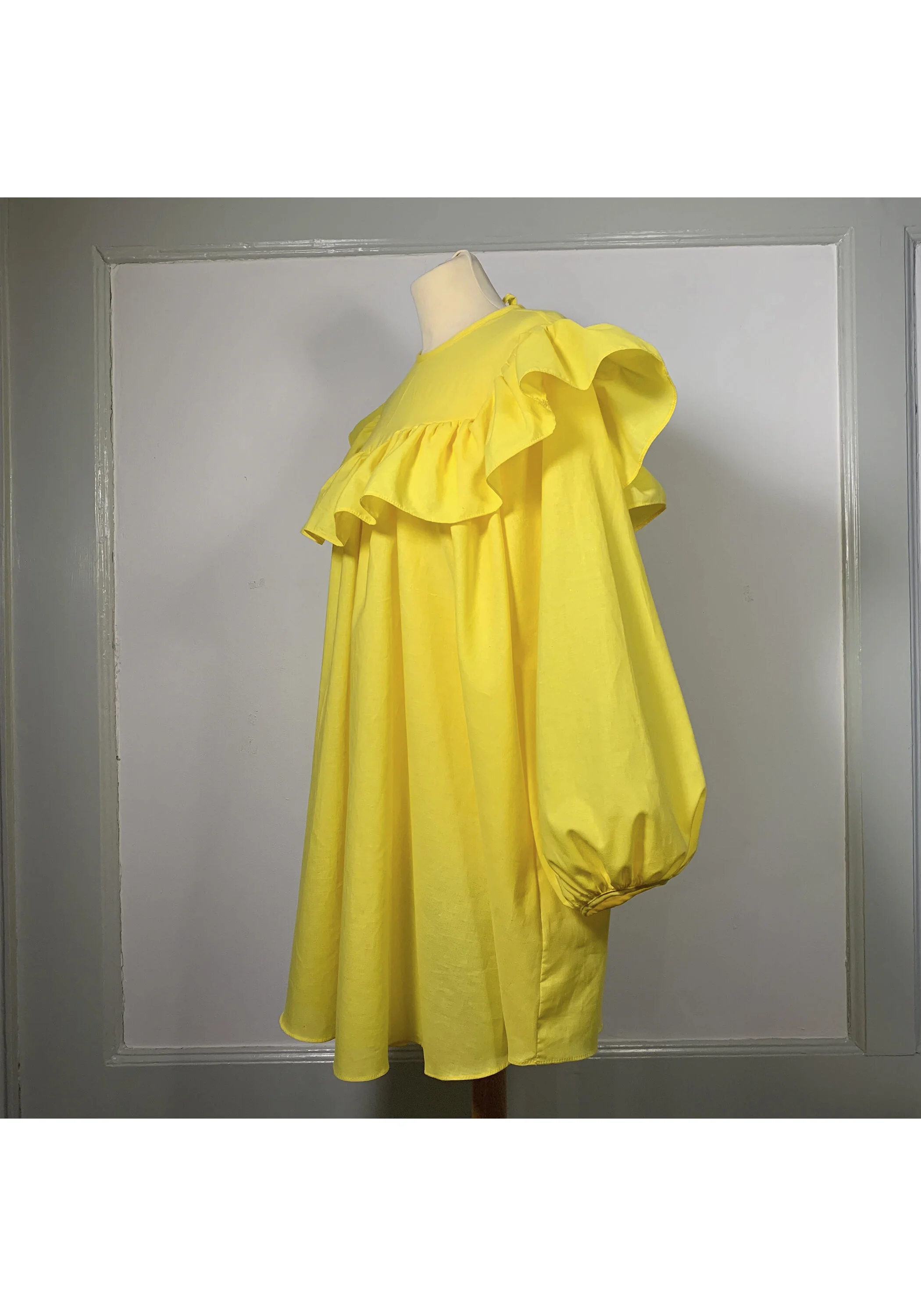 yellowdressside.jpg