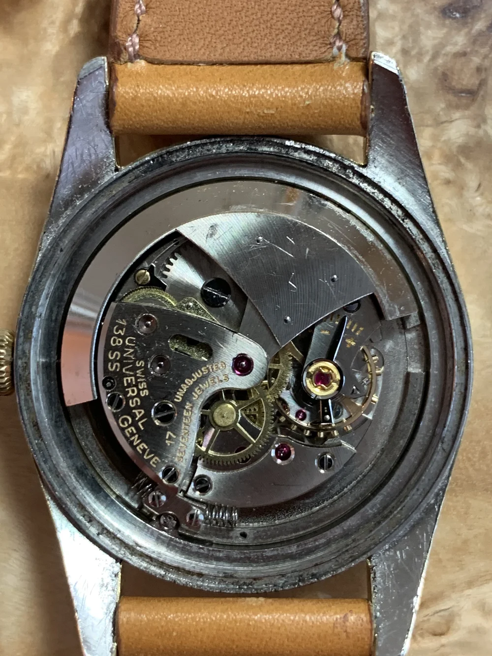 Universal Geneve SAS — Wind Vintage