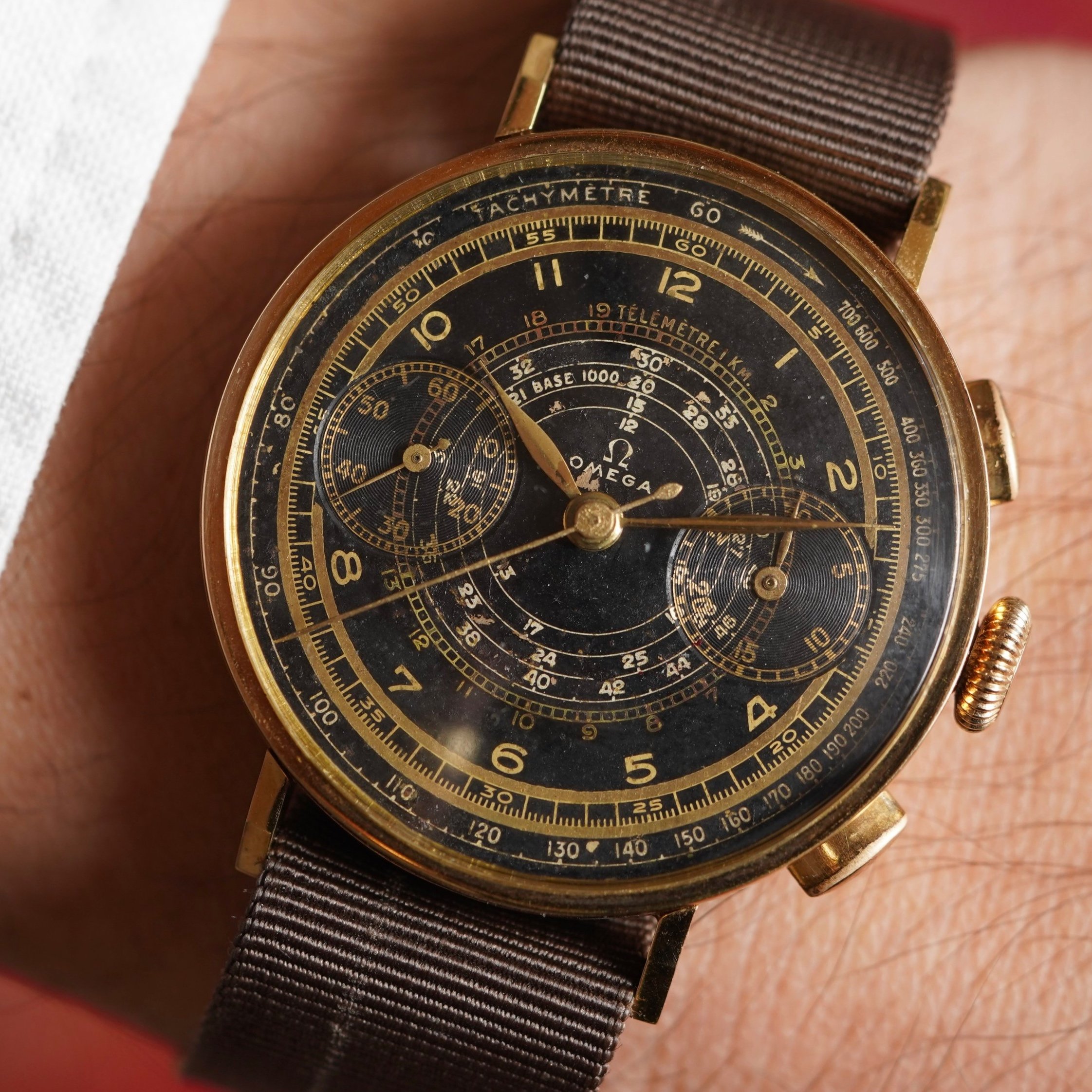 OMEGA Calibre 33.3 Chronograph In 18K Yellow Gold