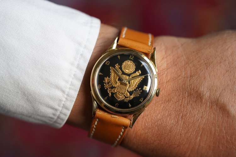 Universal Genève Presidential Seal Dial Reference 100101 in 18K
