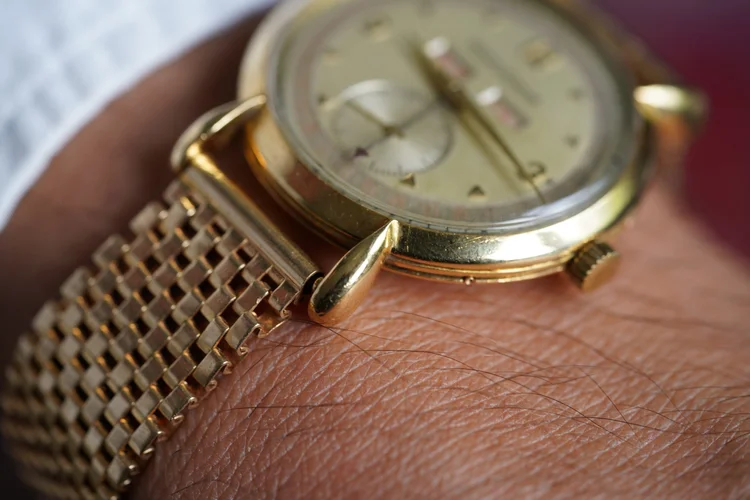 Jaeger-LeCoultre Reference 2721 Calendar Model in 18K Yellow Gold