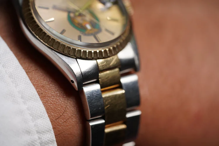 ROLEX OYSTERDATE 自動巻き UAEダイアル腕時計 Rolex UAE Dial Date Reference 15053 — Wind Vintage