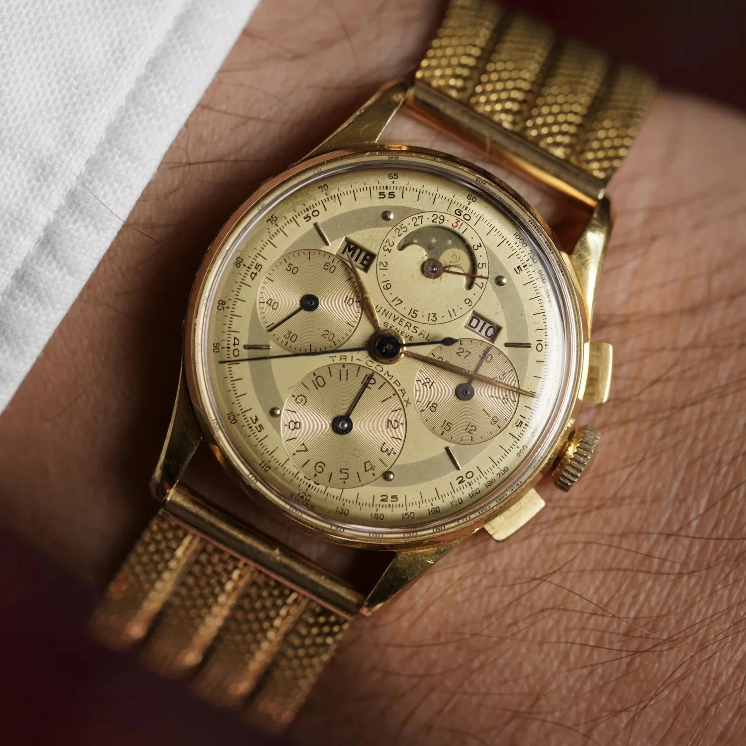 Universal Genève Tri-Compax Reference 12265 in 18k Gold on Bracelet Unpolished w/ Extract