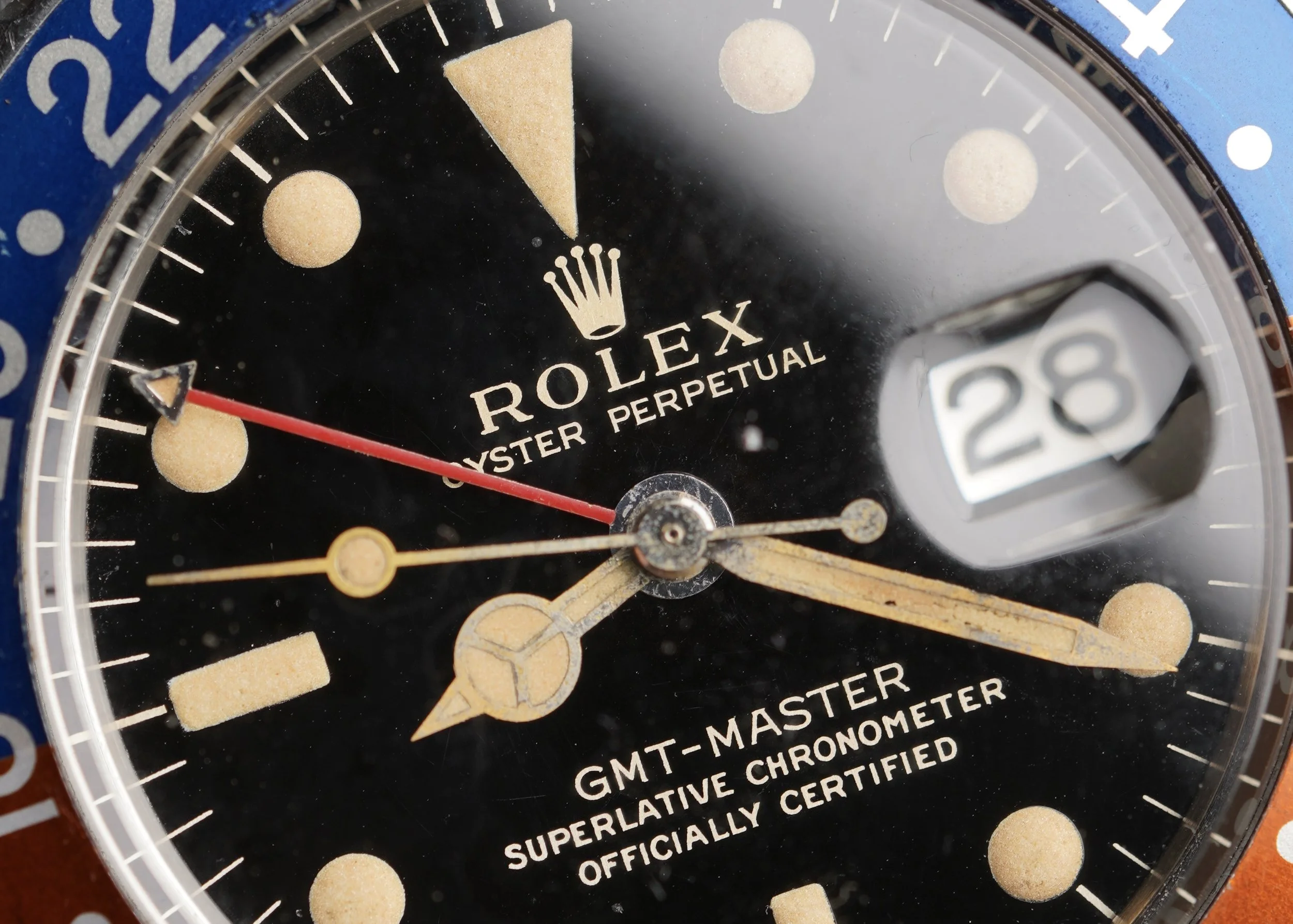 What is a Gilt Dial?