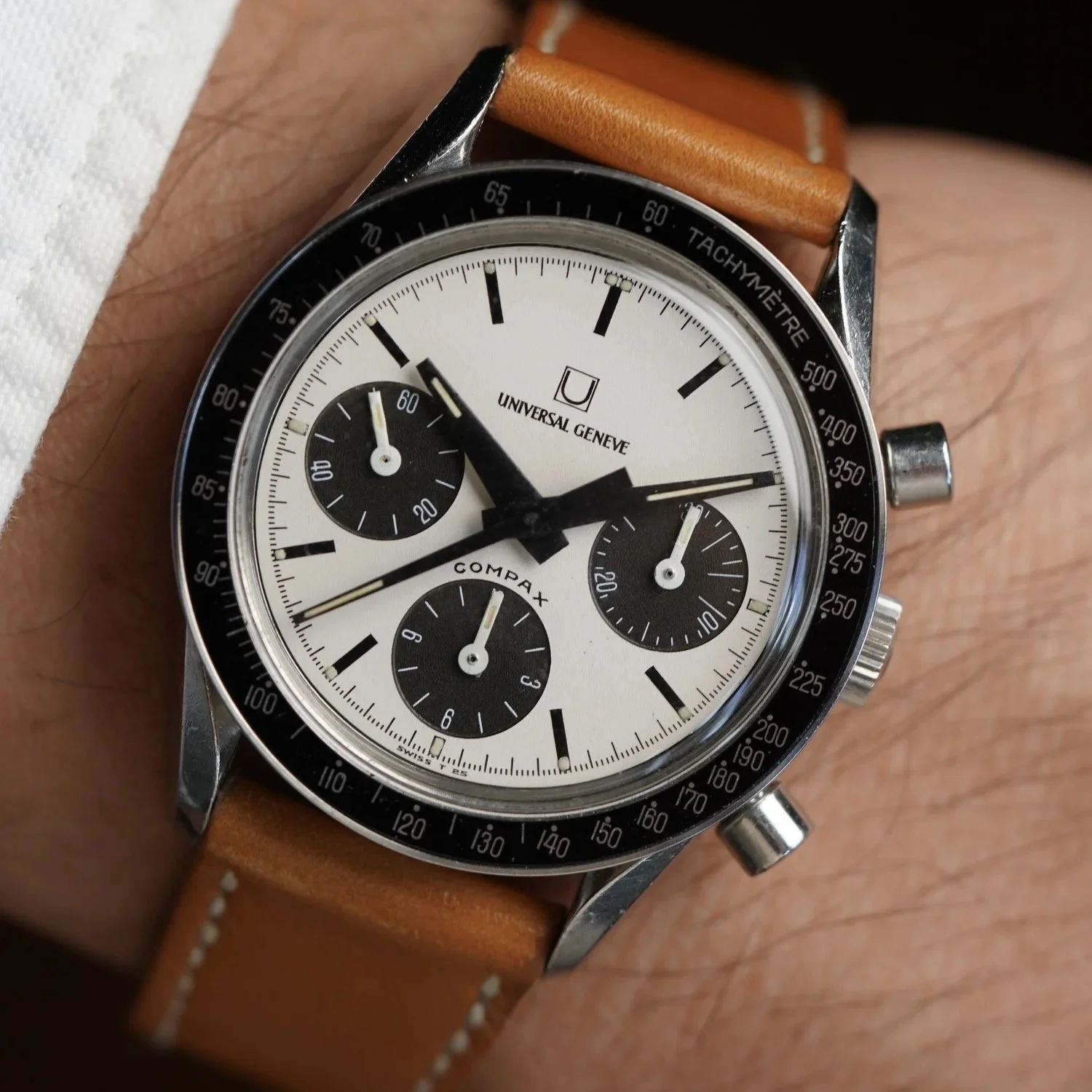 Universal Geneve Compax Ref. 885103/01 with Nina Rindt Dial Unpolished