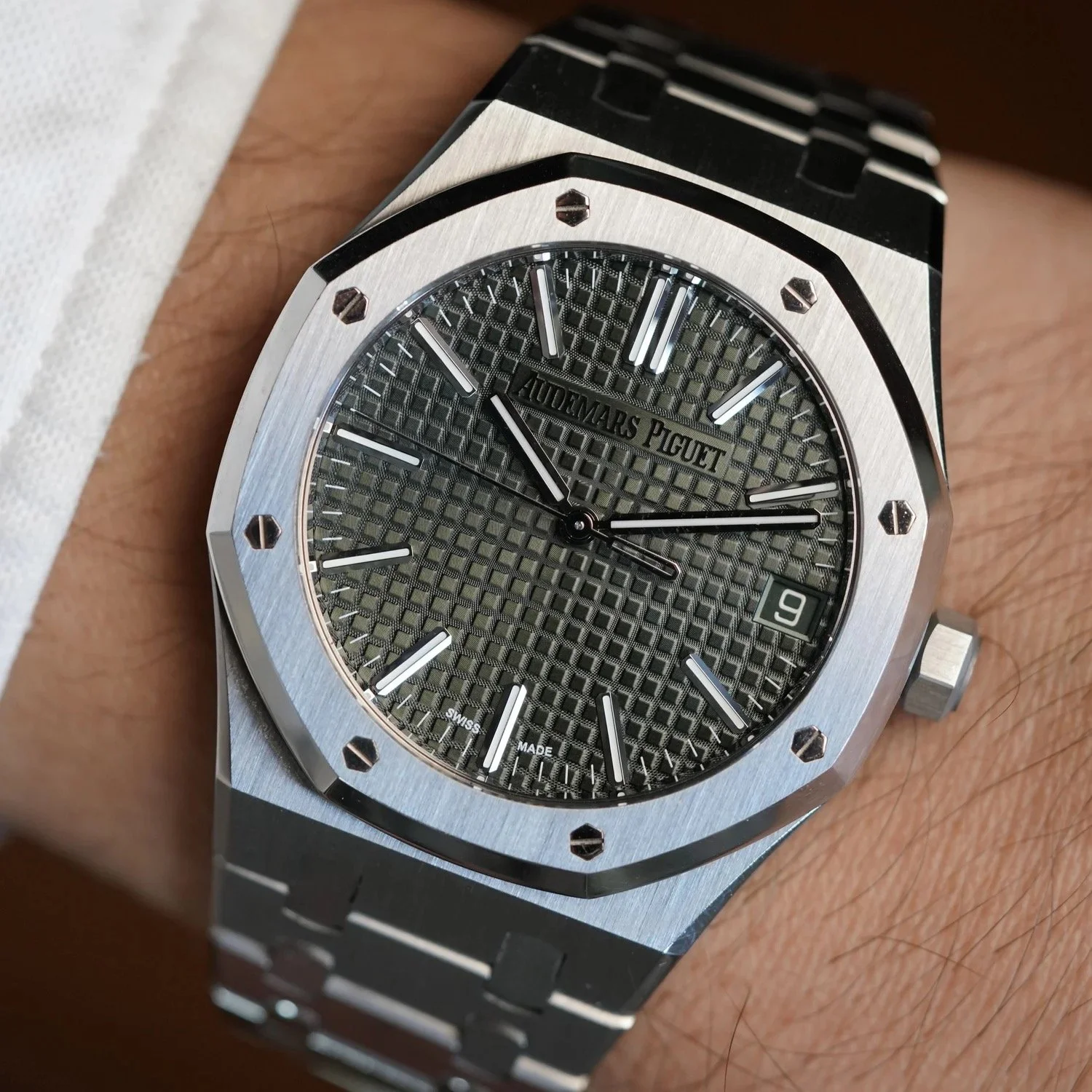 Audemars Piguet Royal Oak Green Dial 15510ST.OO.1320ST.04 Full Set Unpolished