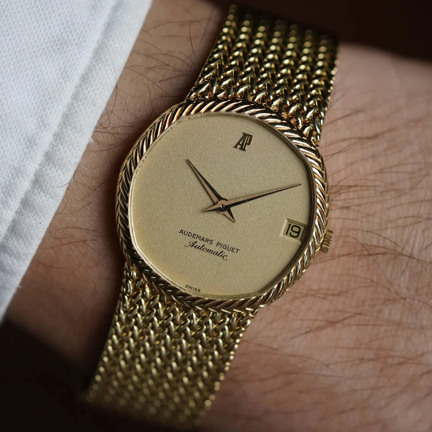 Audemars Piguet Integrated Bracelet Wristwatch in 18k Yellow Gold Unpolished