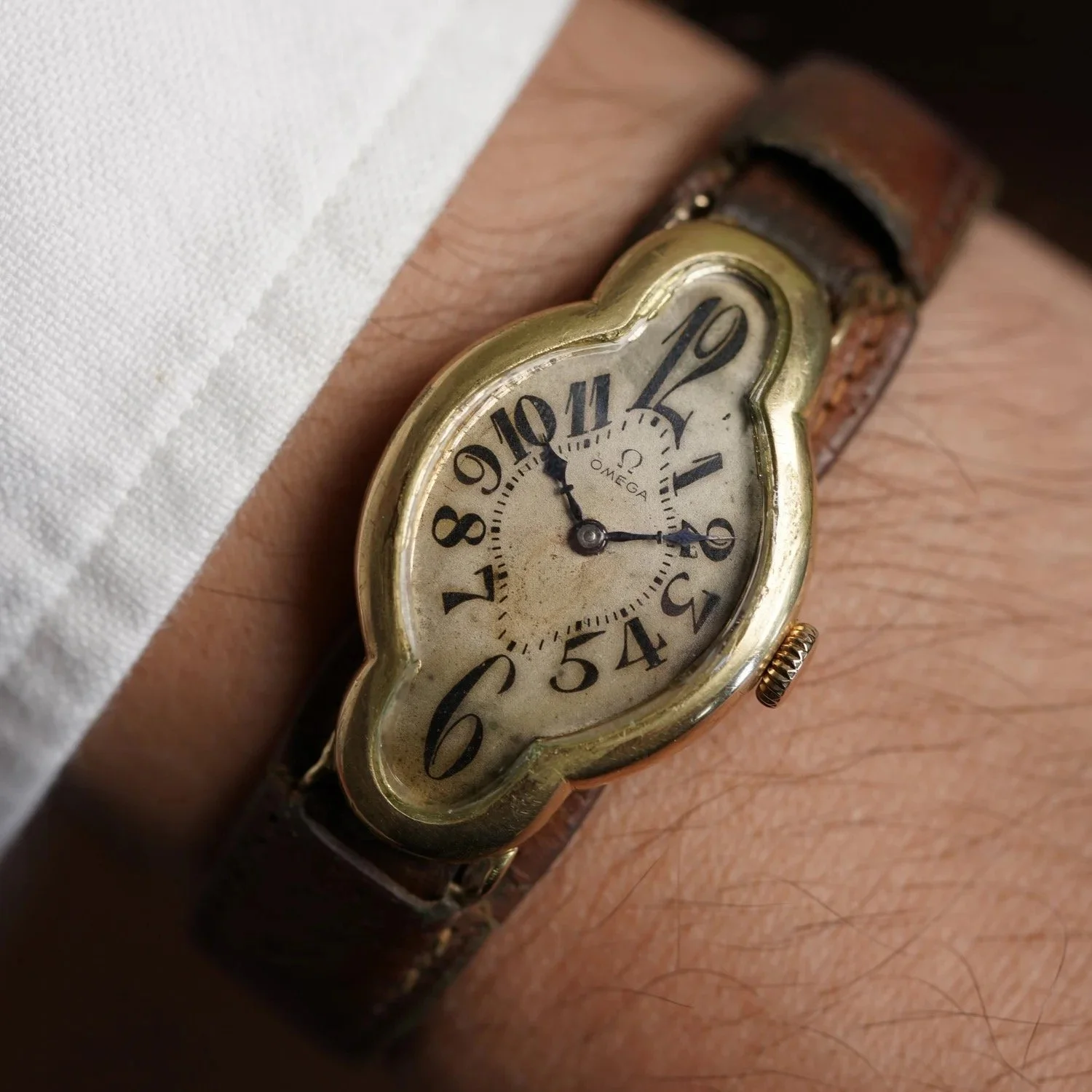 OMEGA Art-Deco Wristwatch in 18K Yellow Gold