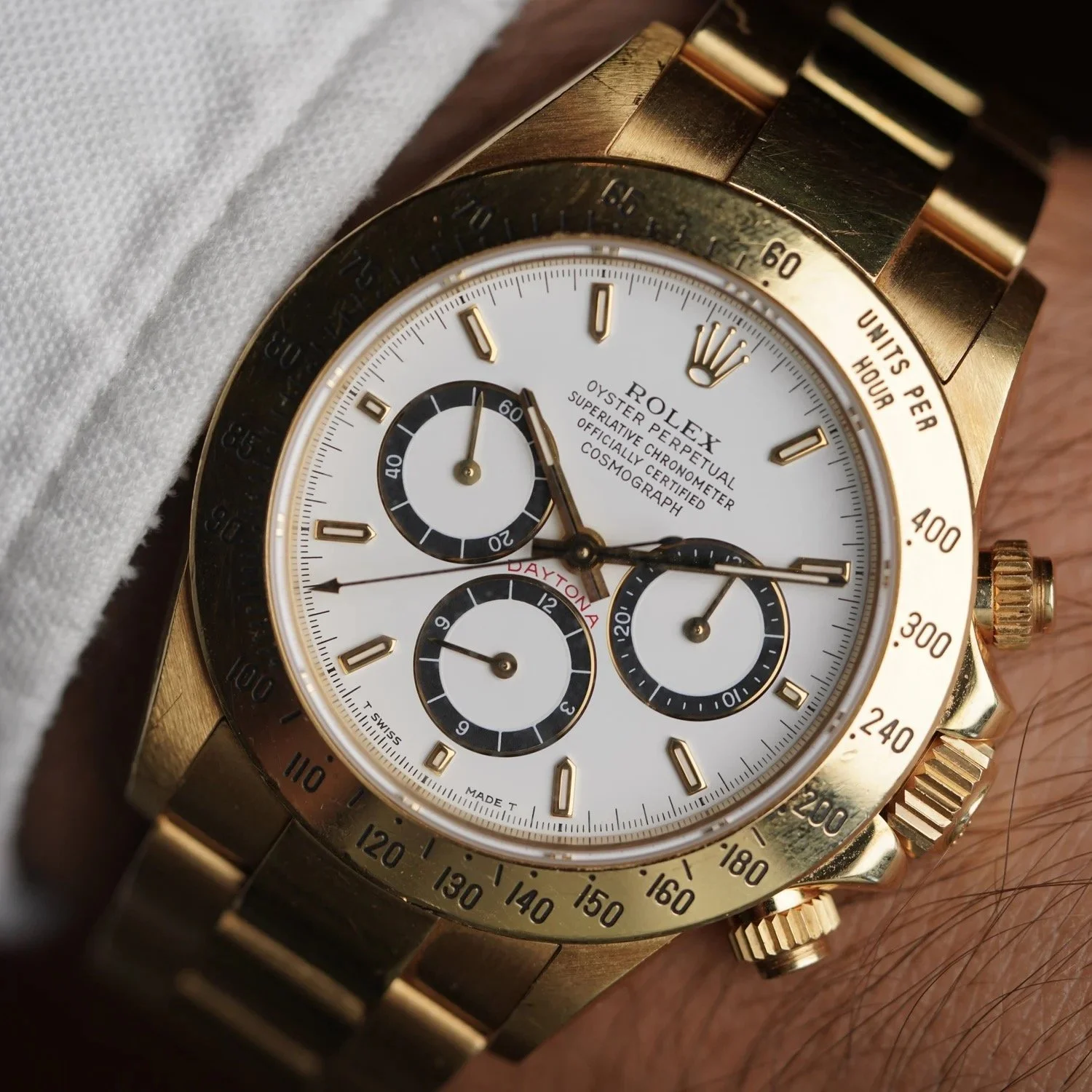 Rolex Zenith Daytona Reference 16528 in 18K YG White Dial Black Subdials Unpolished