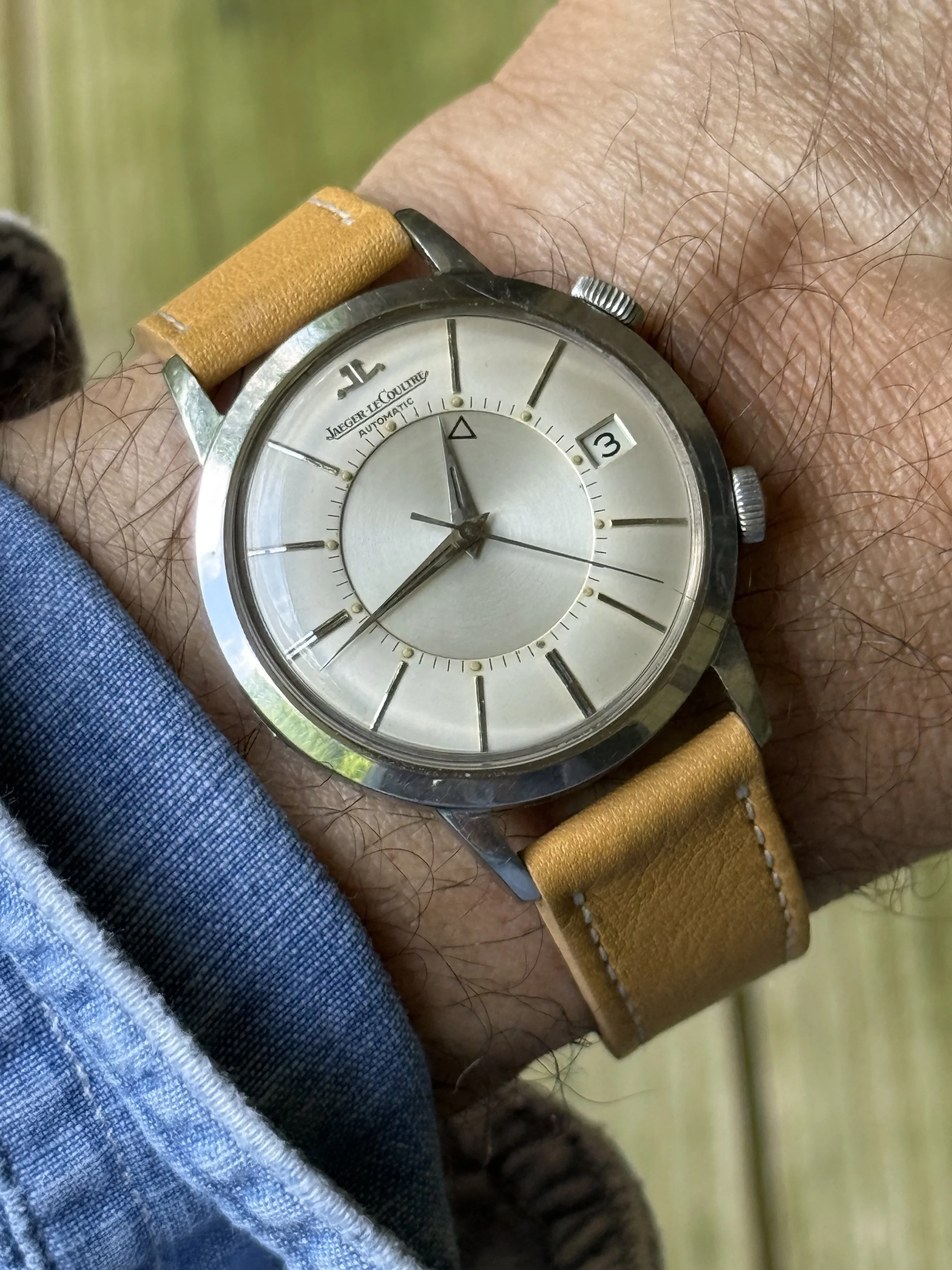 Collector's Guide: Jaeger-LeCoultre Memovox Reference E 855 — Wind