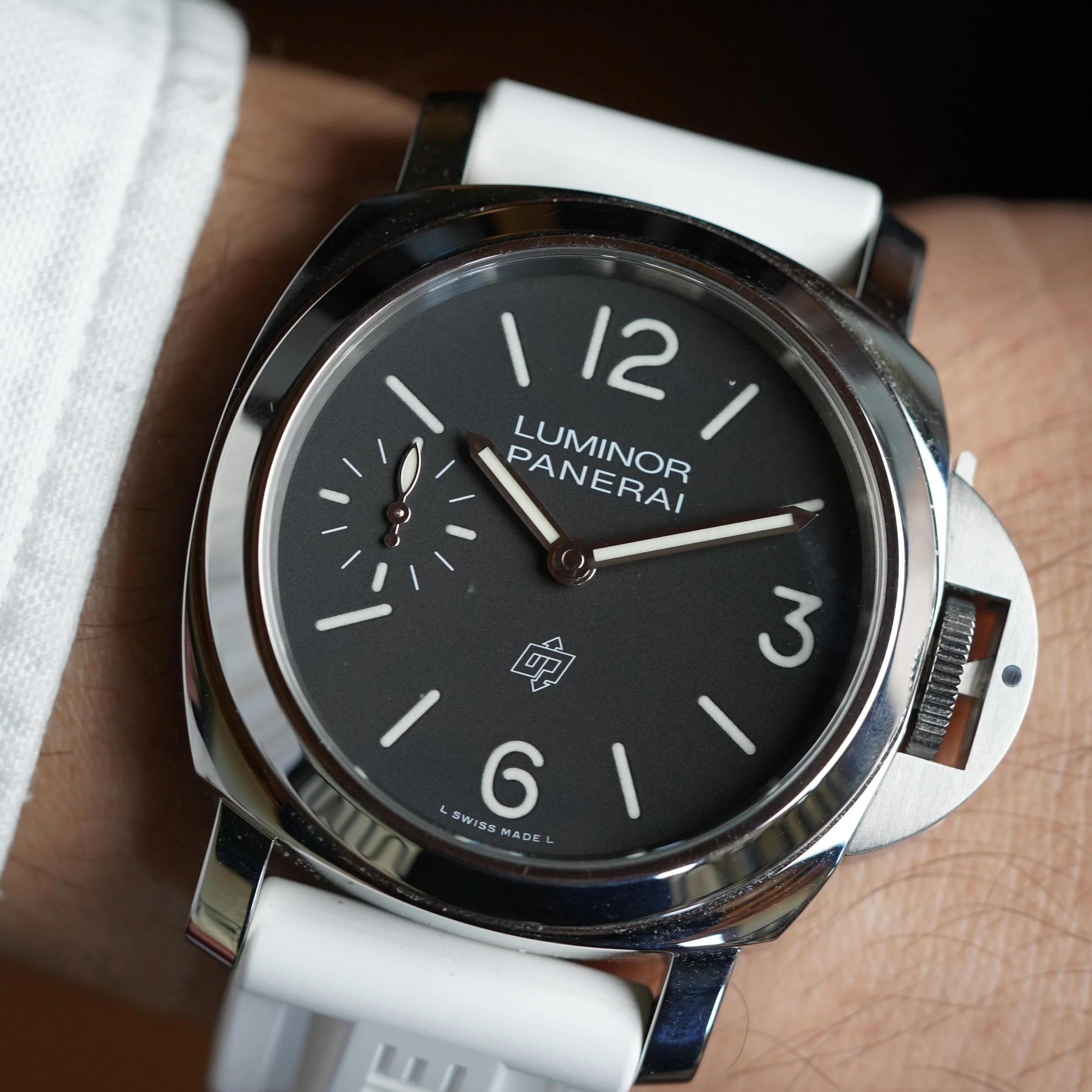 Panerai Luminor Ref. PAM01084 Full Set w/ Extra Straps