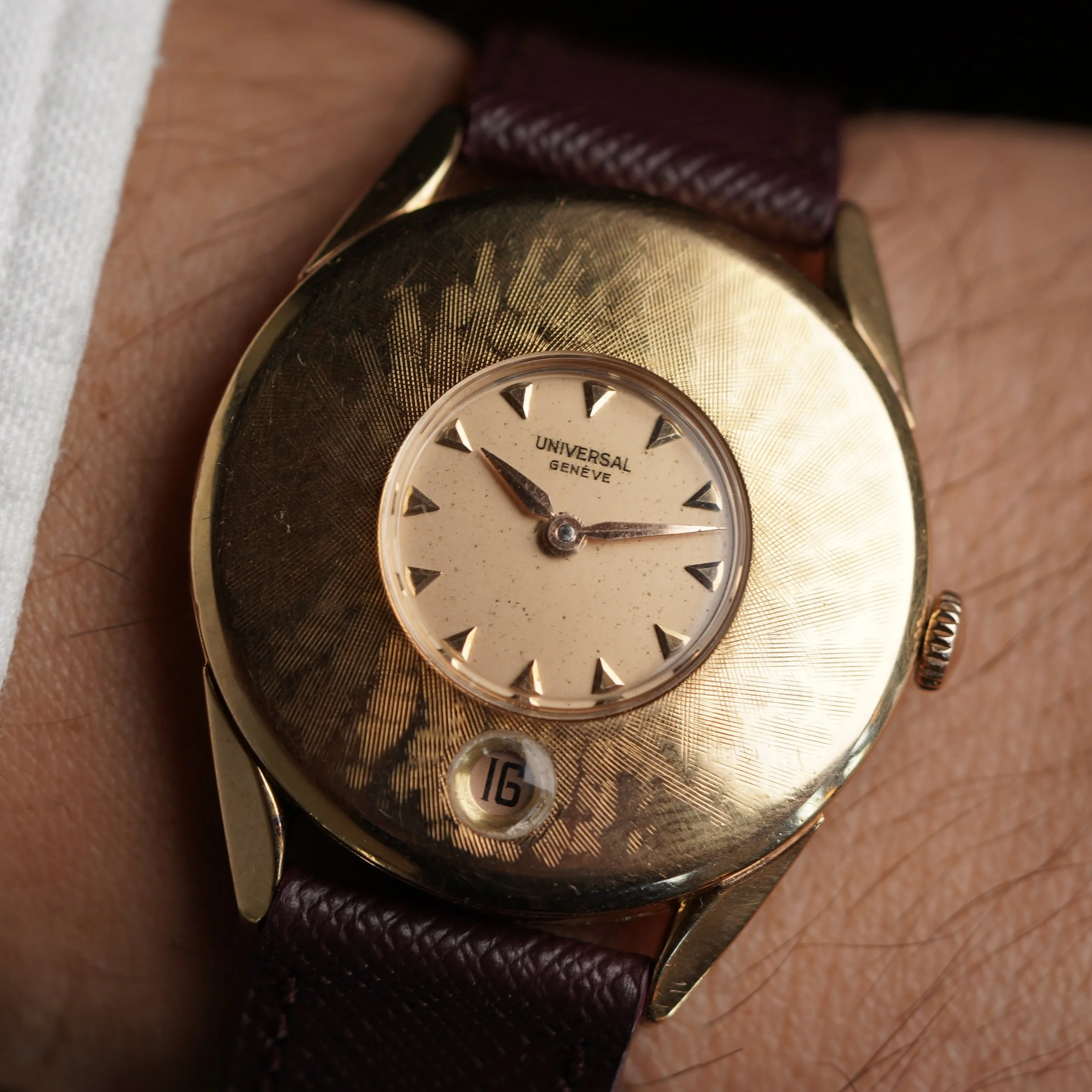 Universal Genève Monodatic Dioramic 100112-1 in 18k Gold Unpolished