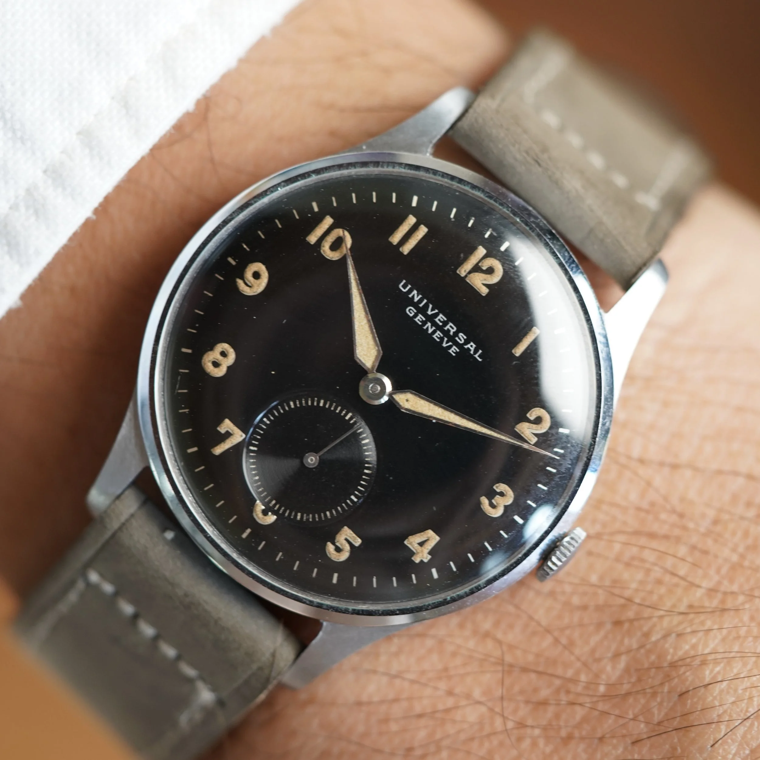Universal Geneve Gilt Luminous Time Only Unpolished