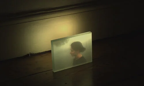 Louisa Fairclough, Bore Song, 2011, 16mm film loop with sound projected on float glass