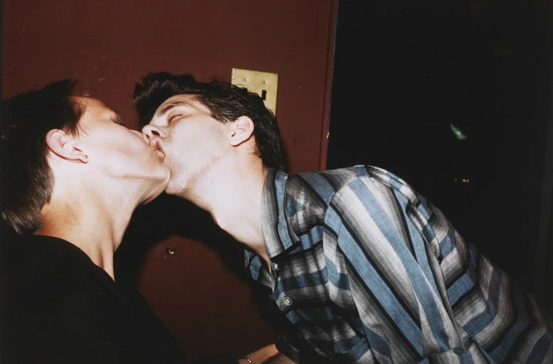 Nan Goldin, Philippe H. and Suzanne Kissing at Euthanasia, New York City, 1981, silver dye bleach print, printed 2008, 39.4 × 58.7 cm © 2021 Nan Goldin