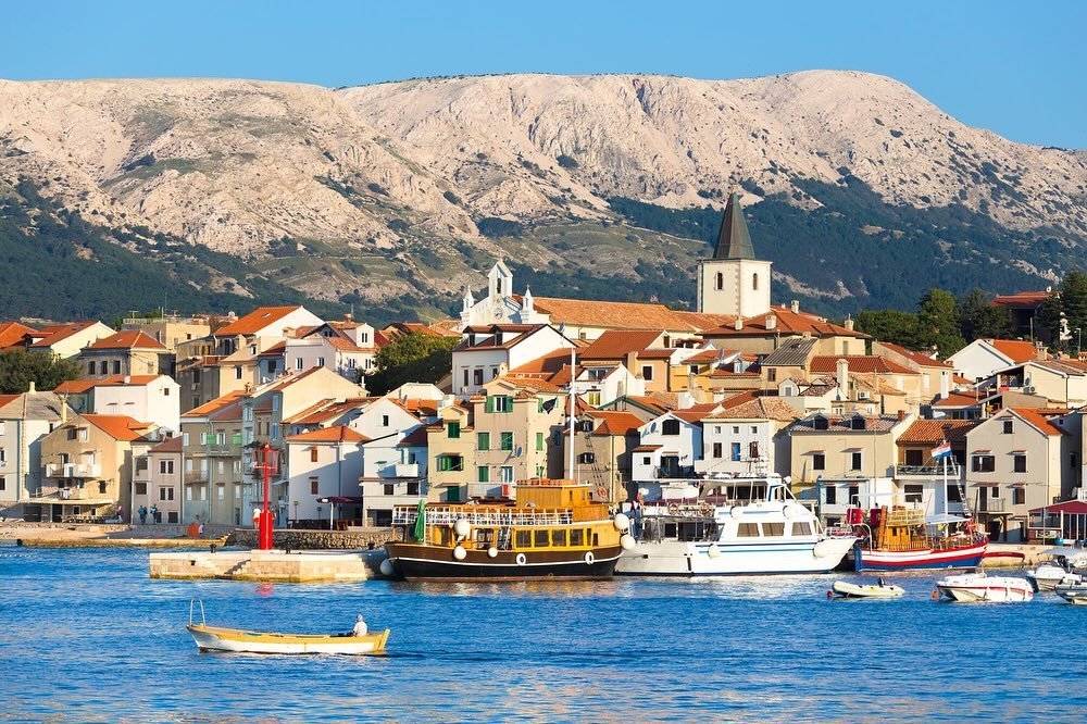 Explore the beautiful islands of Croatia with Sick Girl Travels. Check out the 10 best islands in Croatia and uncover some wheelchair accessible tours of these stunning islands. 

Up now on the blog. Link in bio.

#SickGirlTravels #disabledtravel #tr