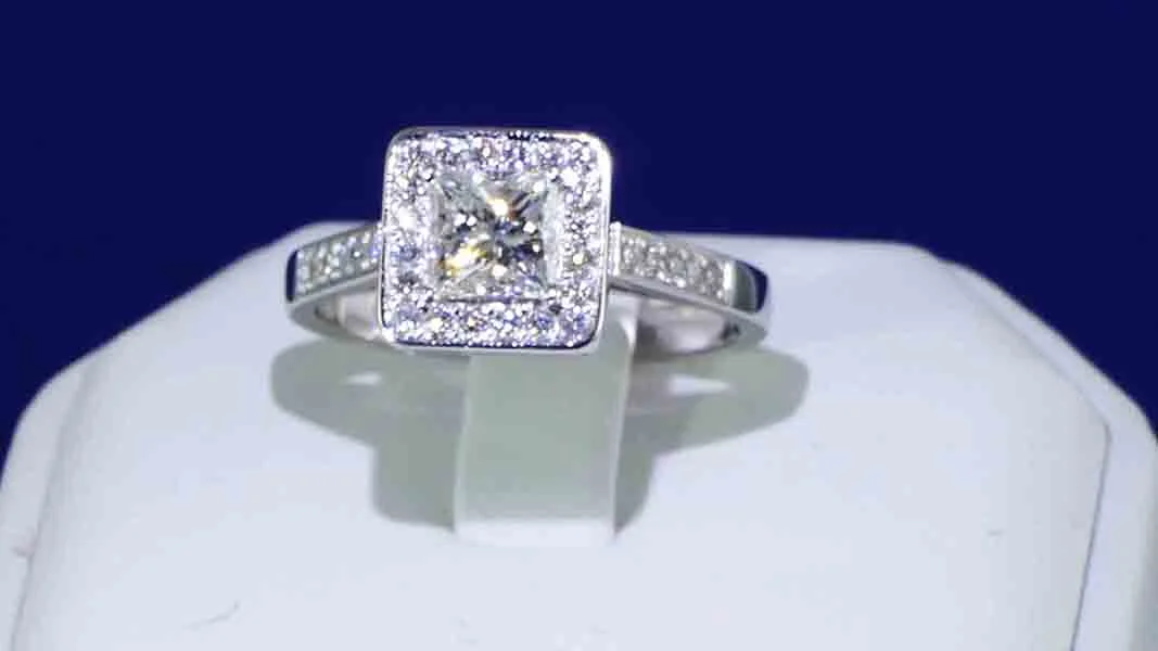Halo Diamond