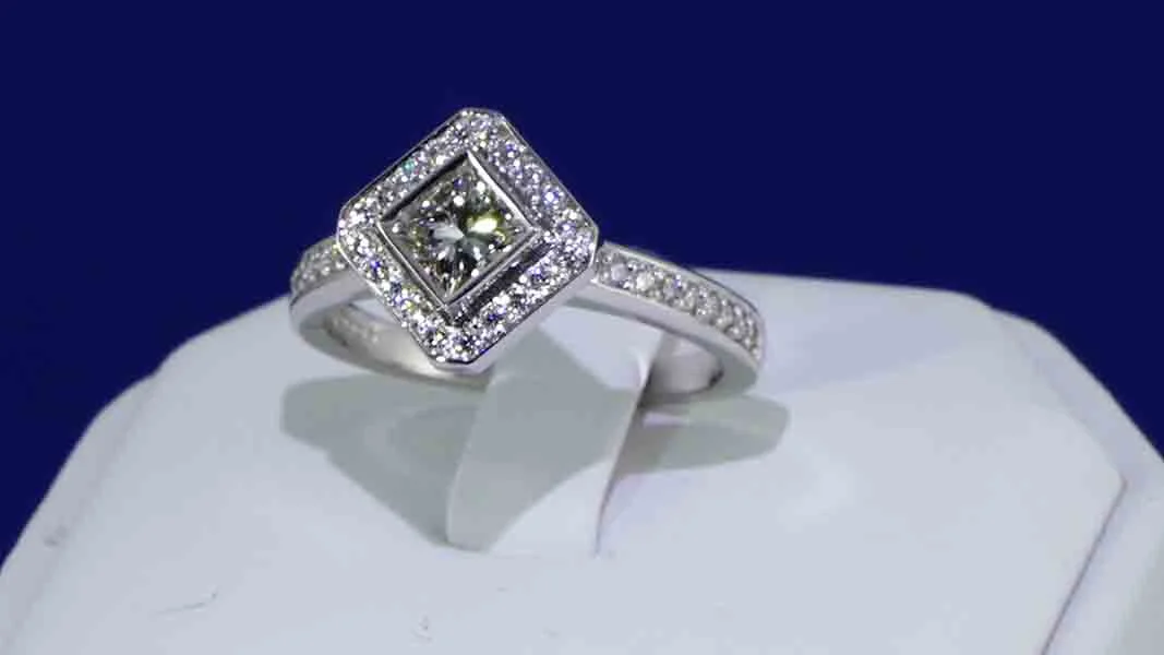 Ring 20.mp4.00_02_03_19.Still001.jpg