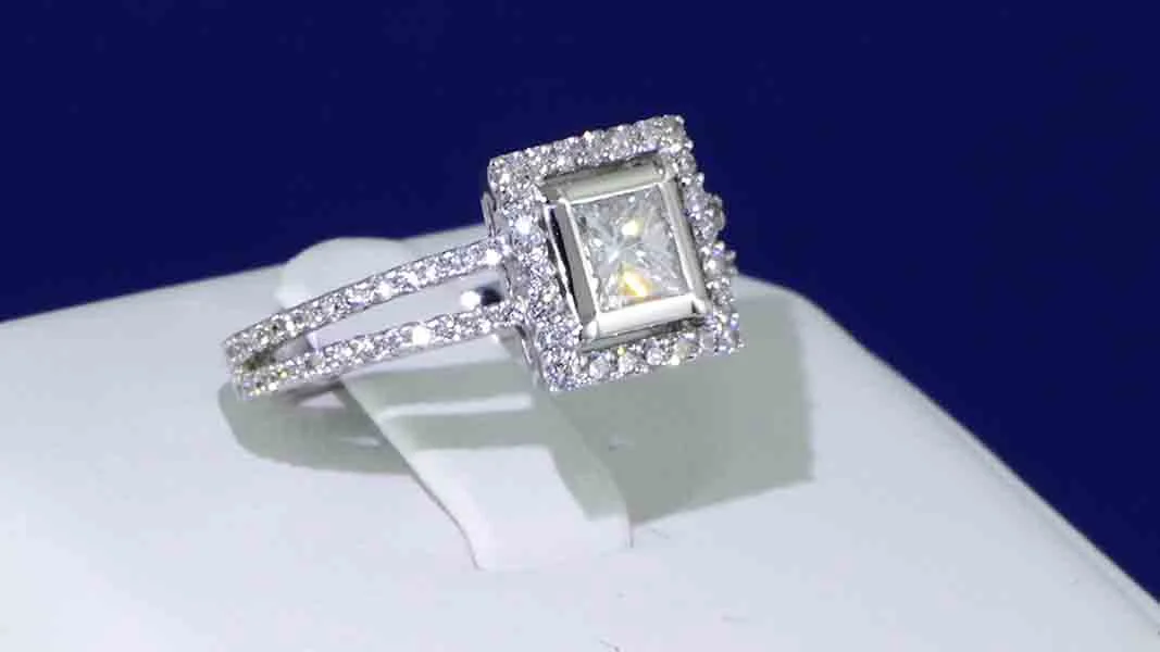 Halo Diamond