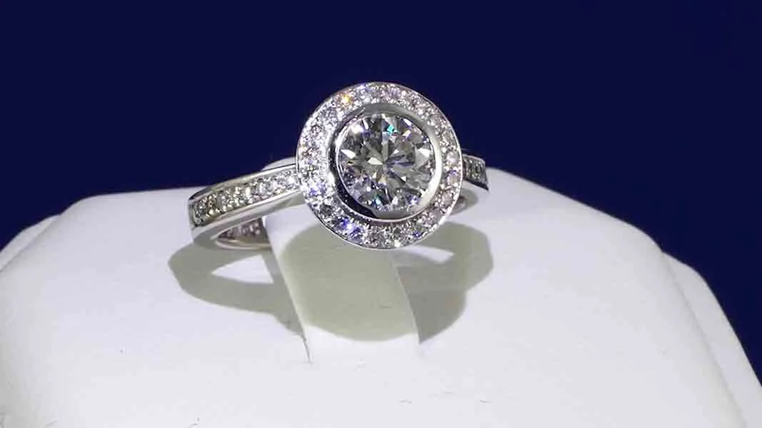 Halo Diamond