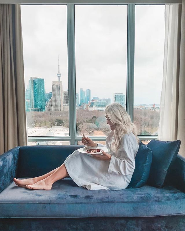 I am not sure how you get better then this.  Literally the @hotelxtoronto is the nicest hotel I have stayed in, it&rsquo;s absolutely gorgeous!  You know you are living the right life when your floor is heated! ✨🙌🏻
. PS- hotel x your staff is amazi