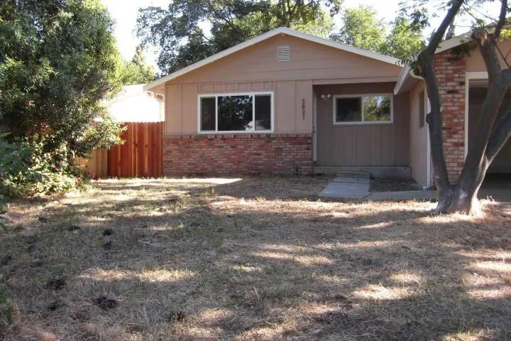 Mark-Adams-Hoarder-Property-Receiver_7.jpg