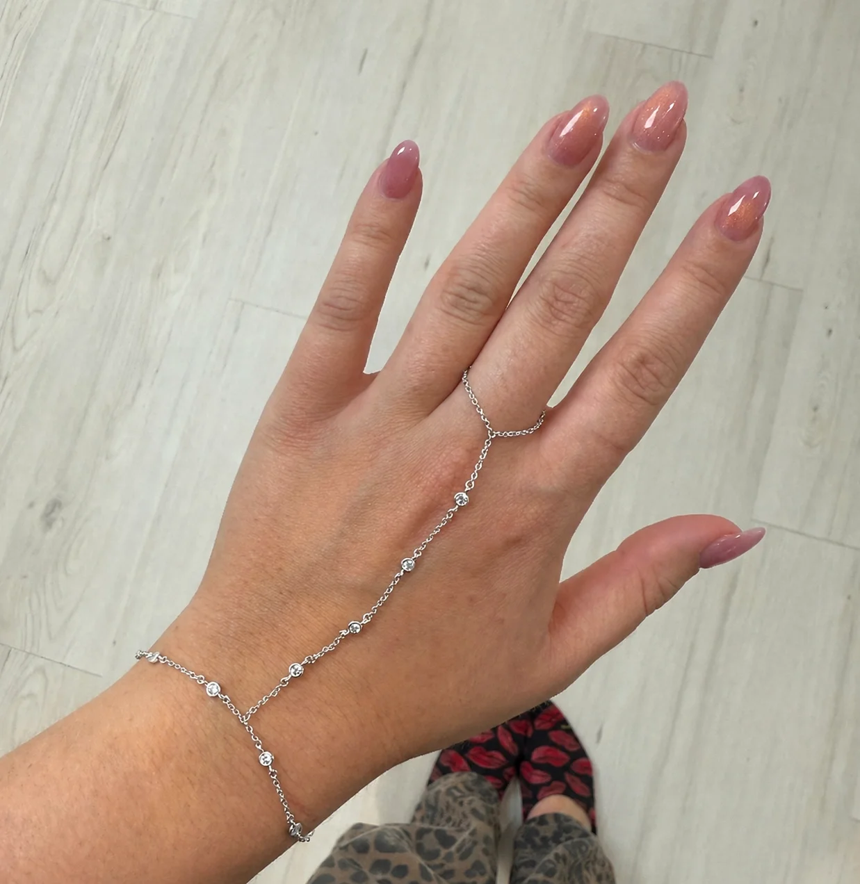 silver diamond handchian braclet.webp