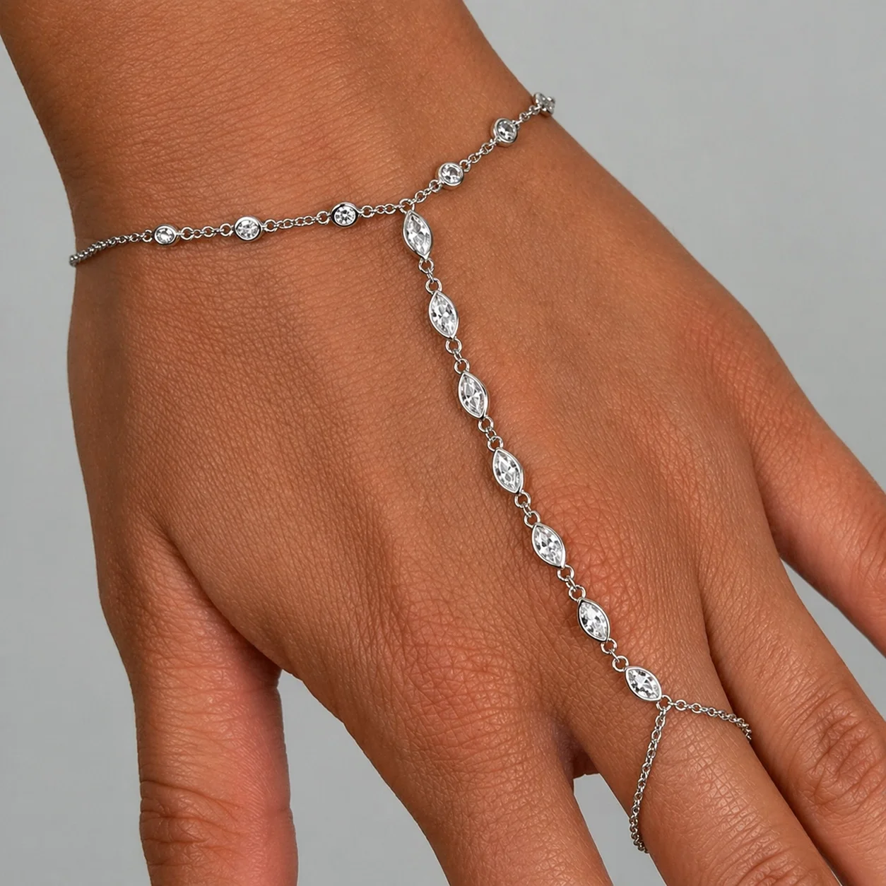 silver diamond handchain.webp