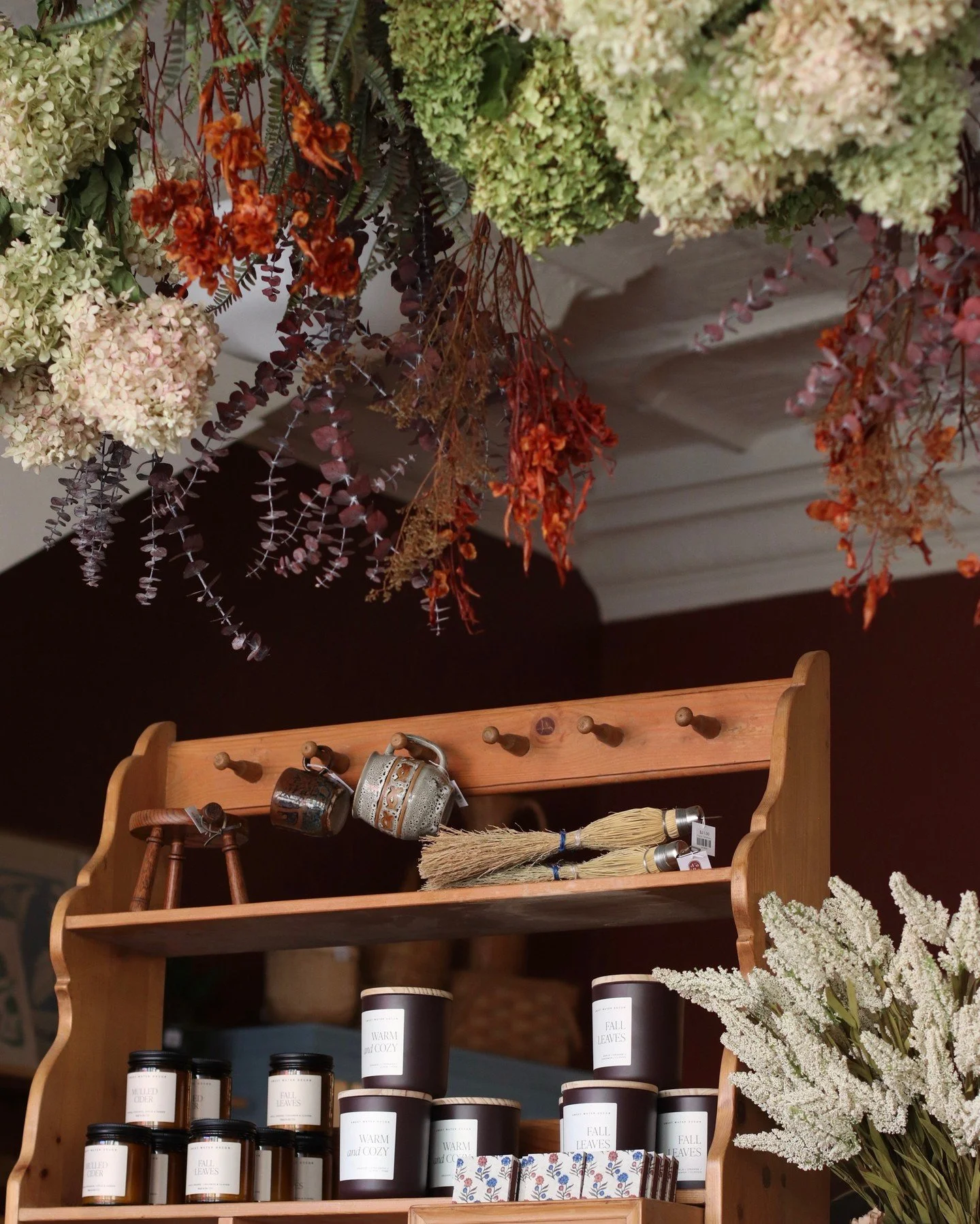 Hello Tuesday! Opening a tad later today at 1pm! Thanks for being flexible with us! 💕🌞

 #dunegiftandhome #duneinterior #momandpopshop #midwestboutique #homedecorideas #hometrends #homegoods #giftshop #MadisonWI #StoughtonWI #bohohome #curatedvinta