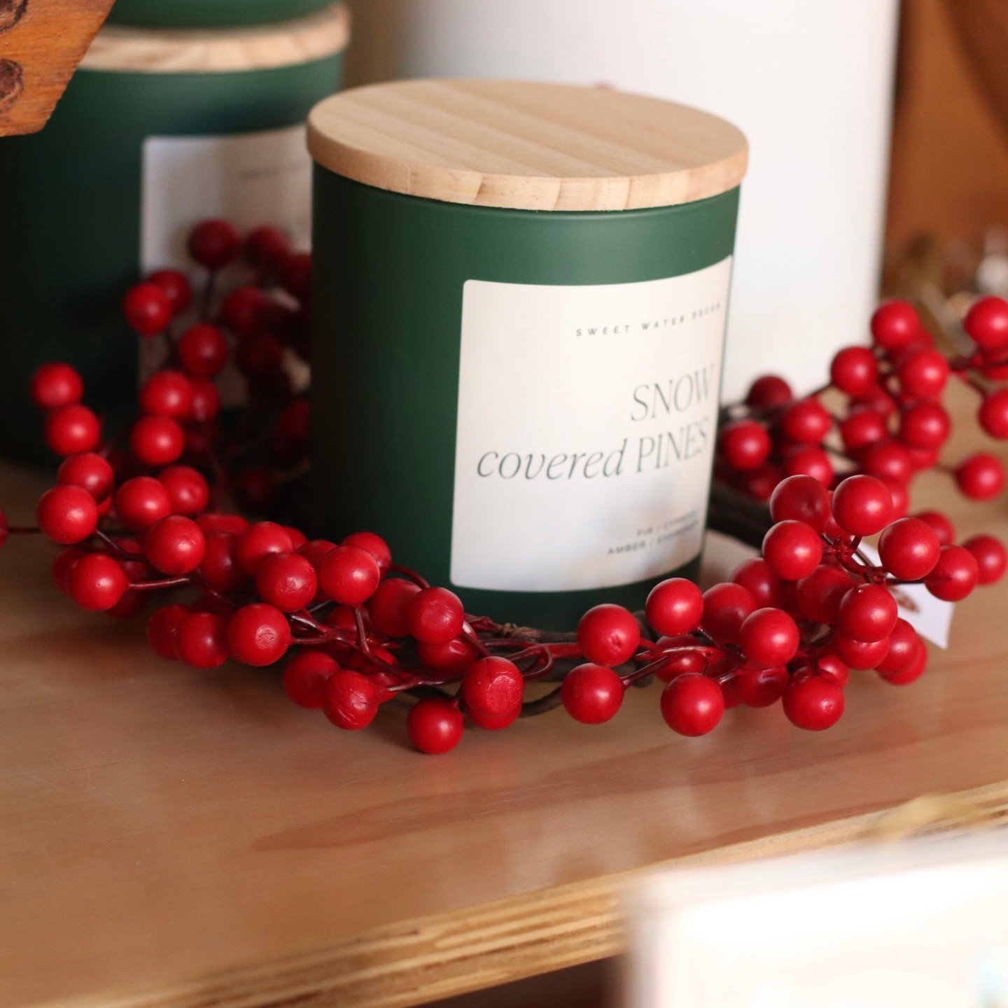 Open today 10-5 with free hot cider in store! 
PLUS a huge Candle Re Stock! Yay! 
Your favorite scents and more. Available in the shop &amp; online! 

 #holidaysinstoughton #magicofstoughton #dunegiftandhome #duneholiday #holidayatdune #smallbusiness