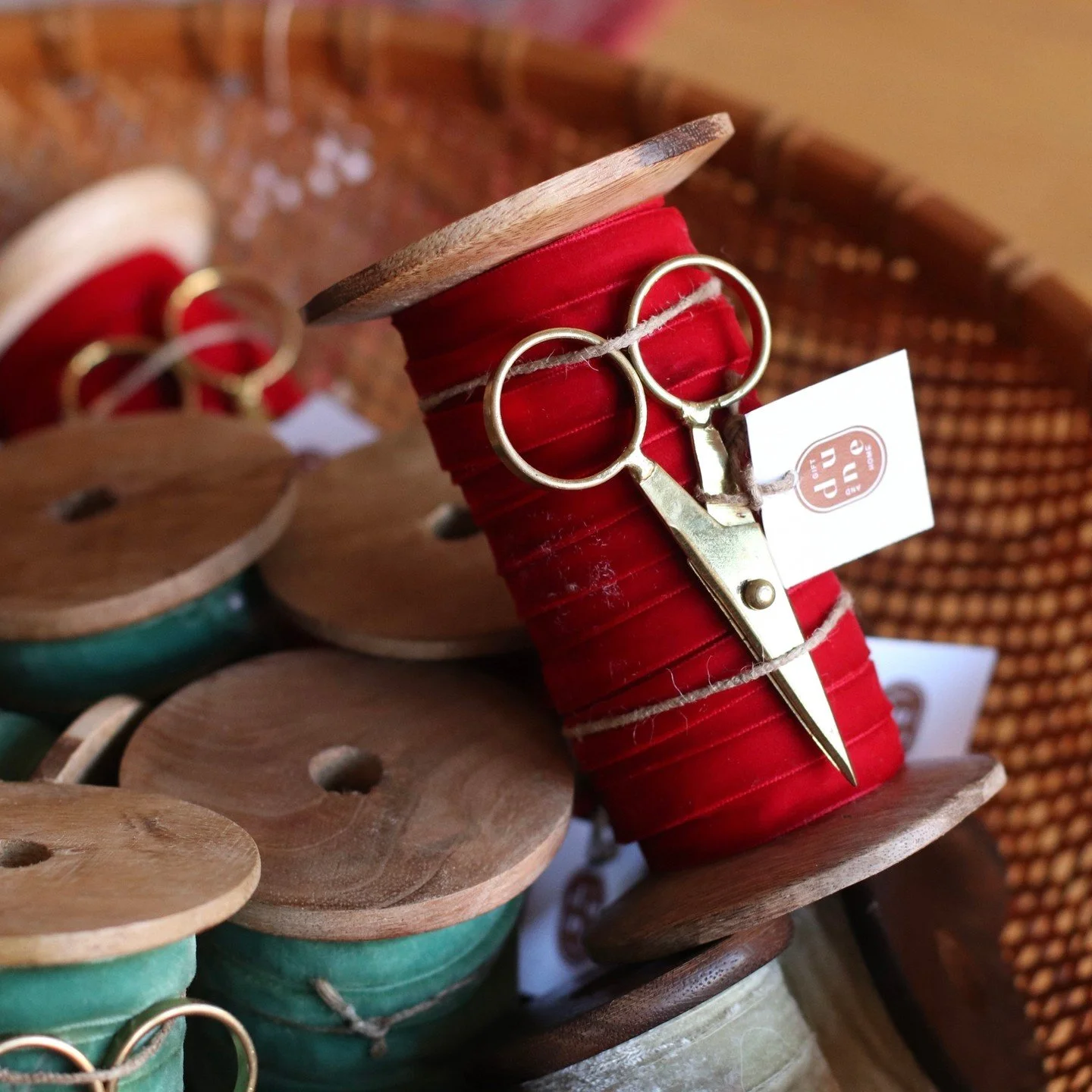 What a wild weather Wednesday! But not to fear we are here today for you. 
Need a candle, snacks, cozy sweater, hat or scarf? Do you have enough plates and glasses for tomorrow? 
We got you covered!
Open 10-5! 

🦃CLOSED Tomorrow

 #holidaysinstought