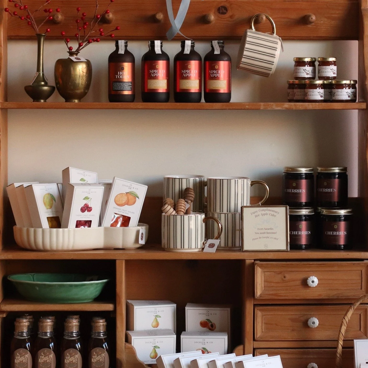 Open today 11-4!  Cant wait to see you! 🎄❤️

 #holidaysinstoughton #magicofstoughton #dunegiftandhome #duneholiday #holidayatdune #smallbusinessshopping #smallbusinesssaturday #shopsmall