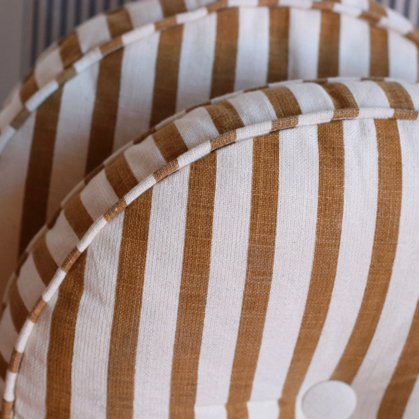 You're reading nook is on the look out for a new pillow... just saying. ☁️ 

#dunegiftandhome #duneinterior #momandpopshop #midwestboutique #homedecorideas #hometrends #homegoods #giftshop #MadisonWI #StoughtonWI #bohohome #curatedvintage #giftsforlo